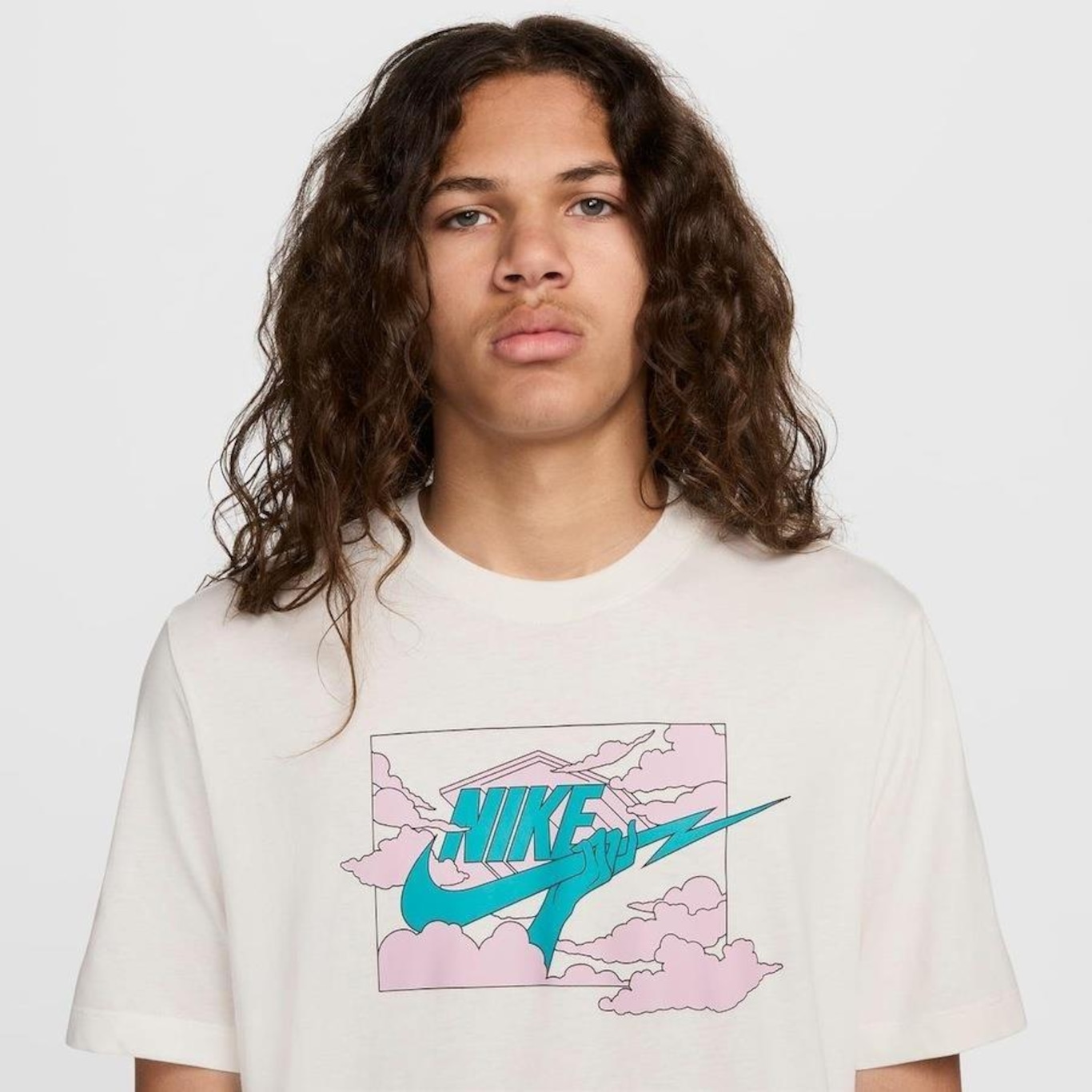 Camiseta Nike Sportswear Essentials - Masculina - Foto 3