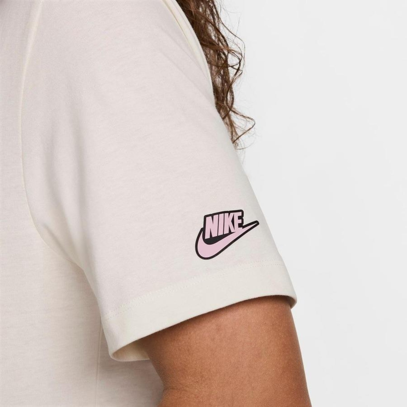 Camiseta Nike Sportswear Essentials - Masculina - Foto 4