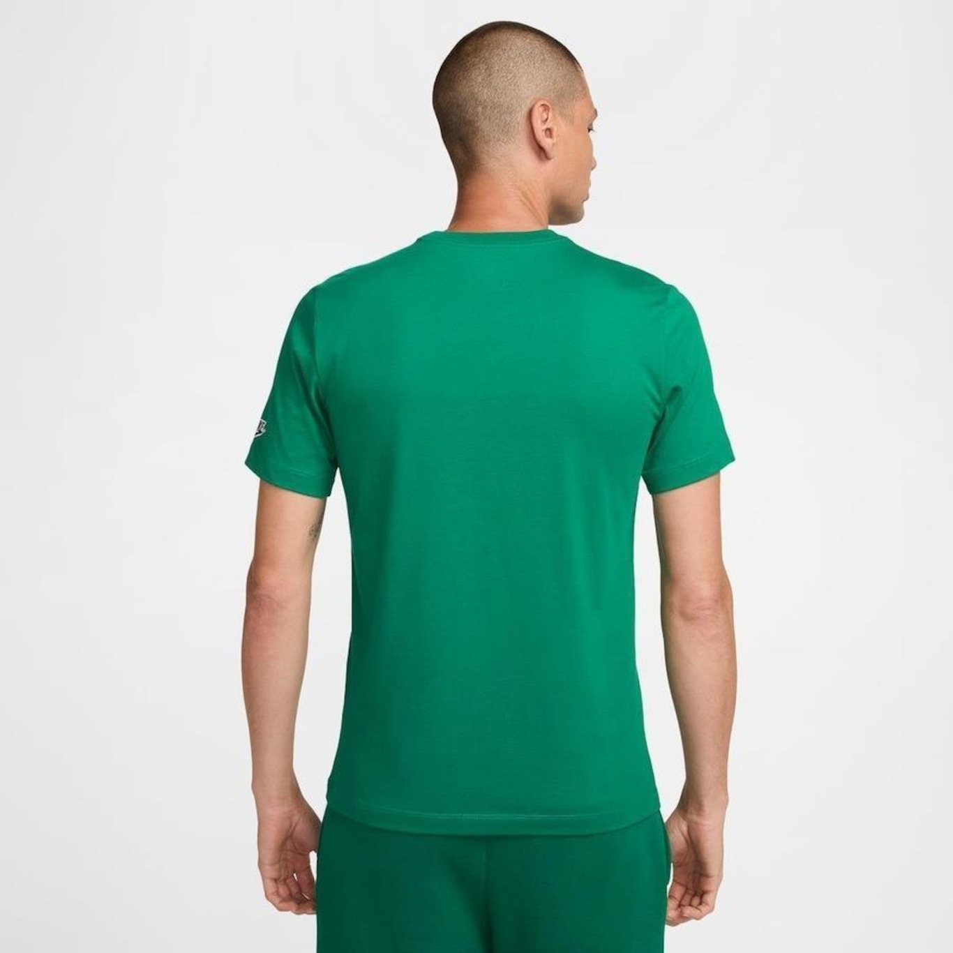 Camiseta Nike Sportswear Essentials - Masculina - Foto 2