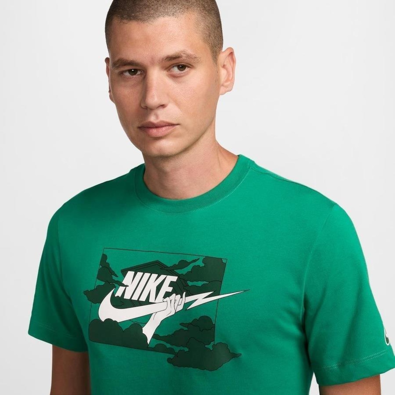 Camiseta Nike Sportswear Essentials - Masculina - Foto 3