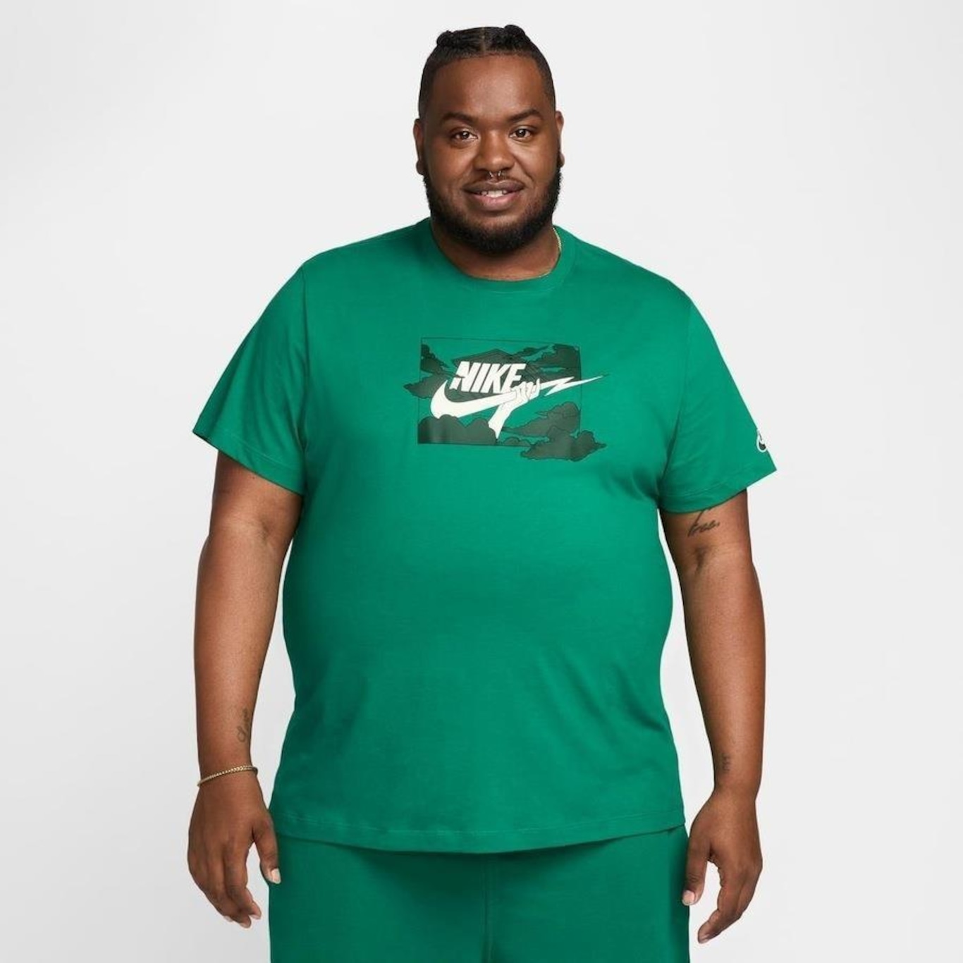 Camiseta Nike Sportswear Essentials - Masculina - Foto 6