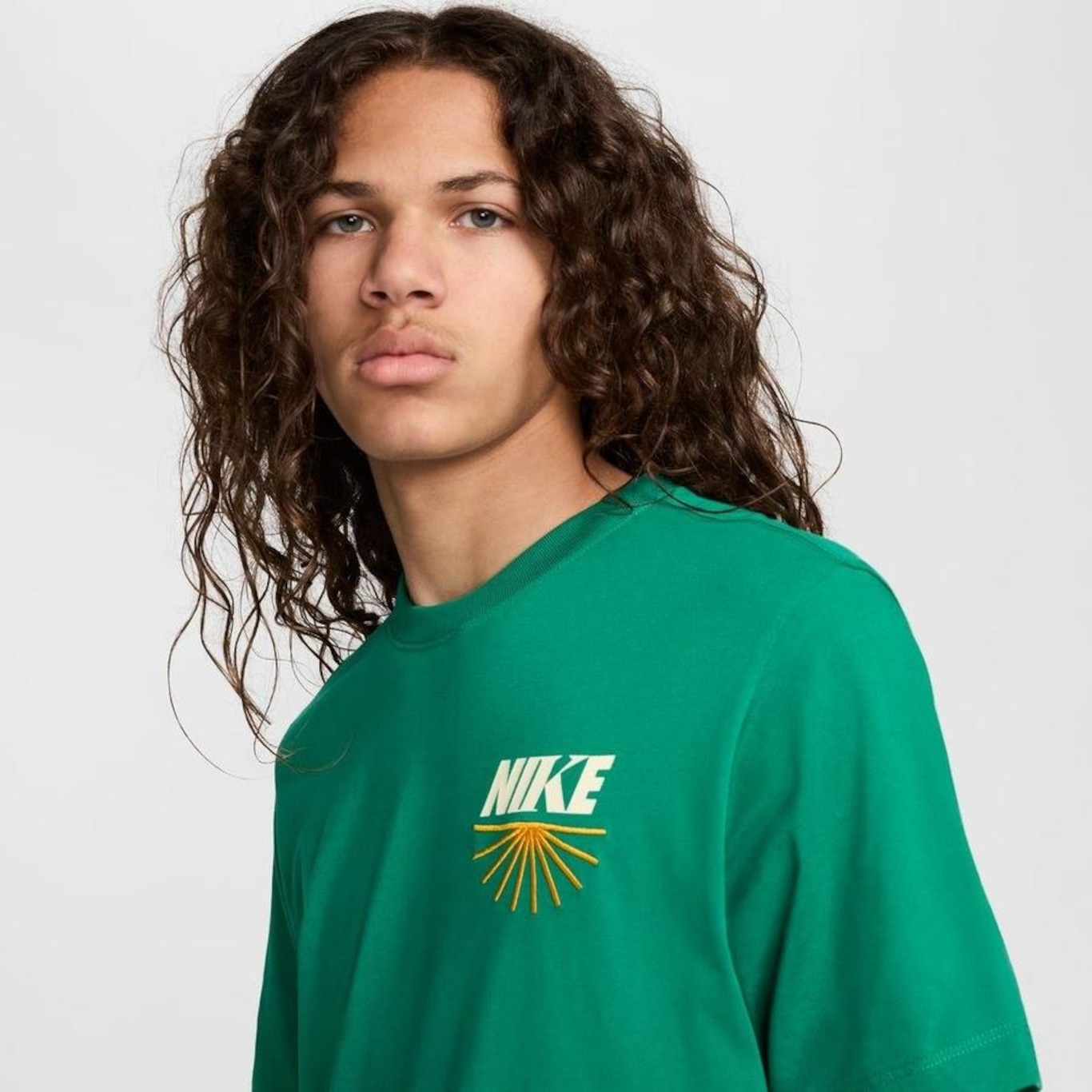 Camiseta Nike Sportswear - Masculina - Foto 3