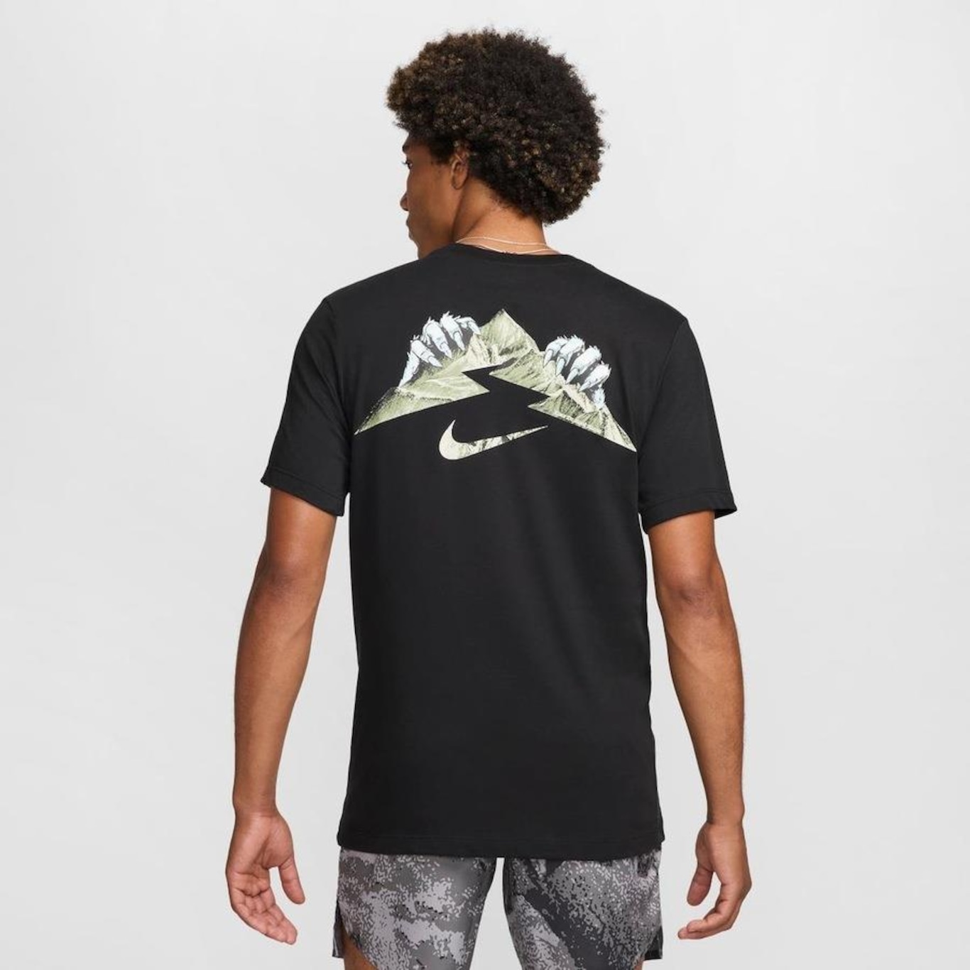 Camiseta Nike Dri-Fit Trail - Masculina - Foto 2