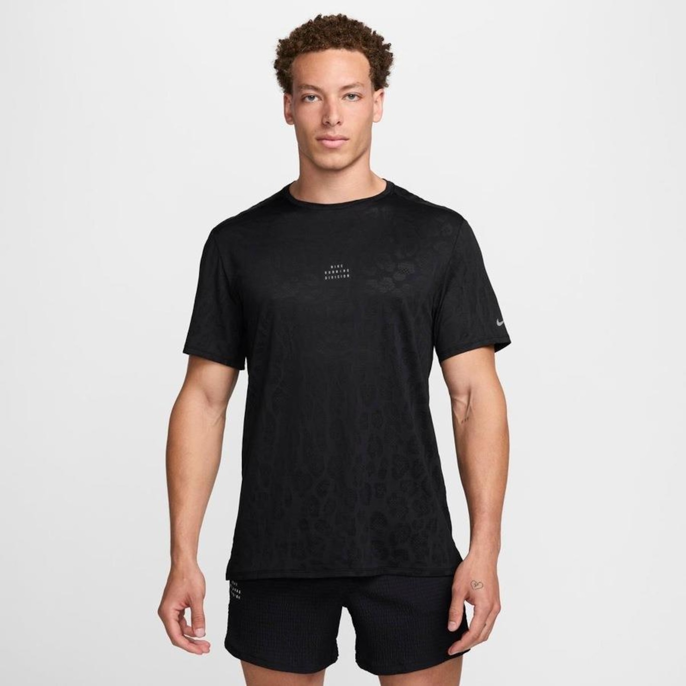 Camiseta Nike Dri-Fit Rise 365 - Masculina - Foto 1