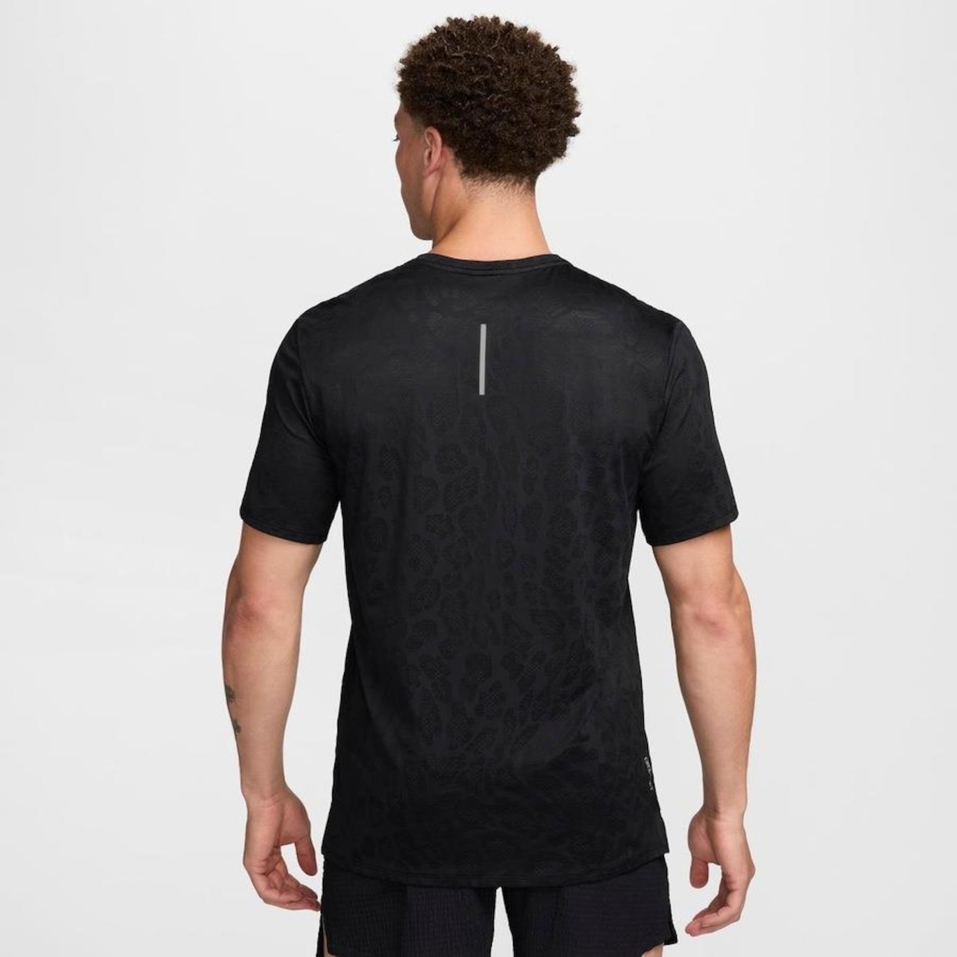 Camiseta Nike Dri-Fit Rise 365 - Masculina - Foto 3