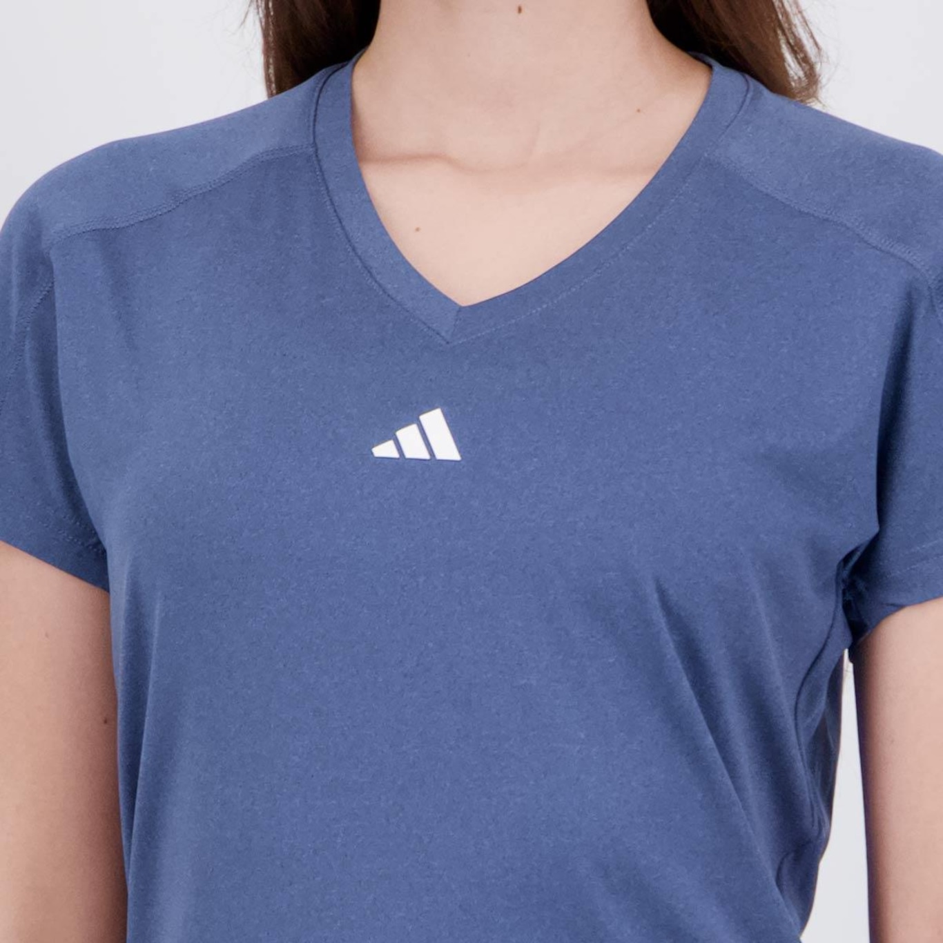 Camiseta adidas Essentials Minimal - Feminina - Foto 5