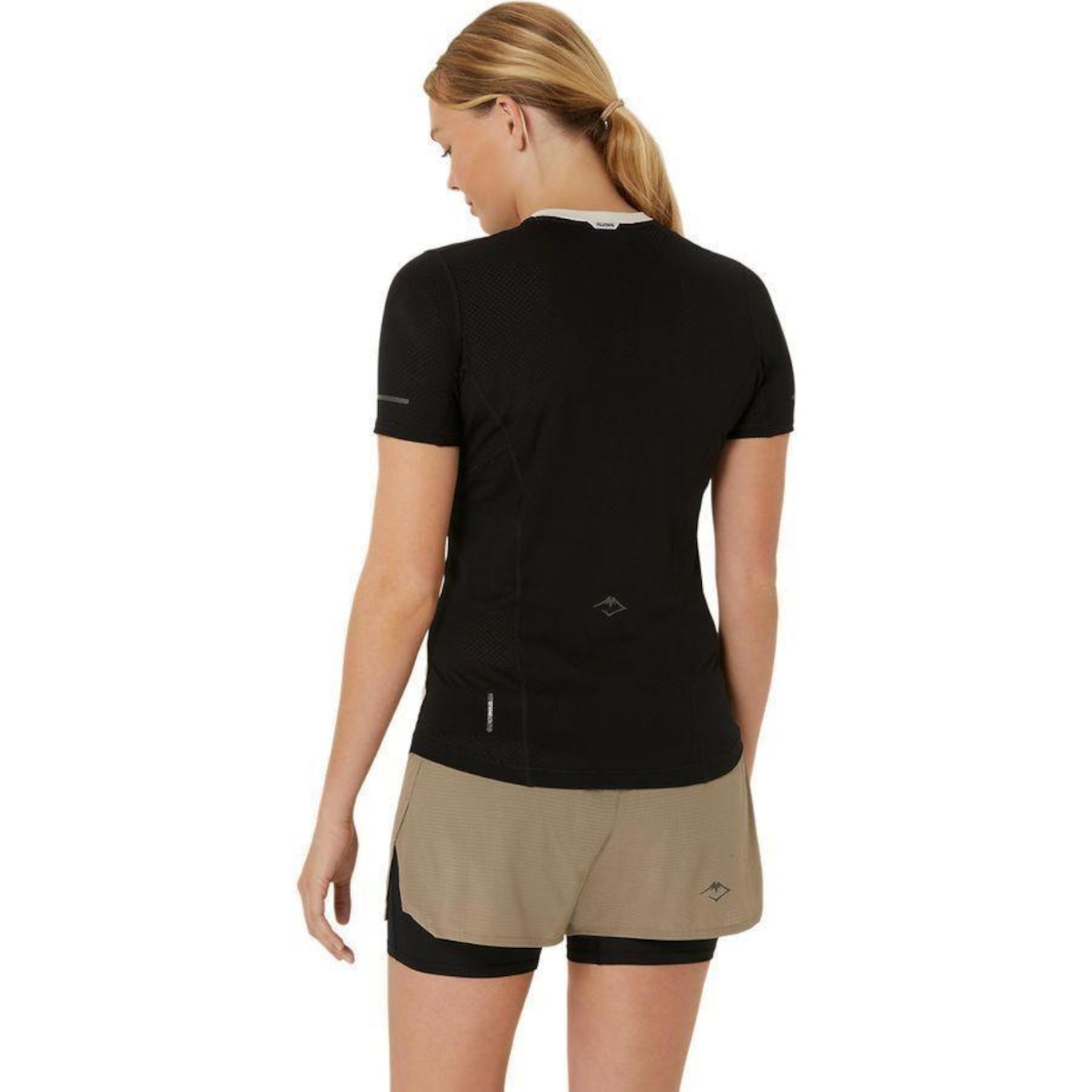 Camiseta Asics Fujitrail - Feminina - Foto 2