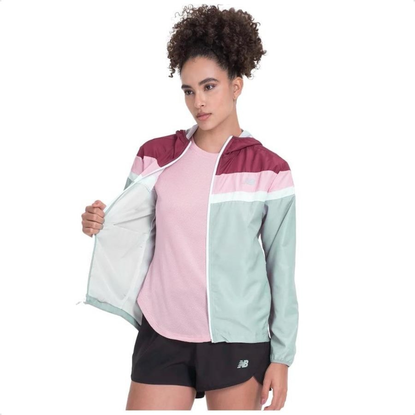 Jaqueta New Balance Corta Vento Windbreak Feminina - Foto 1