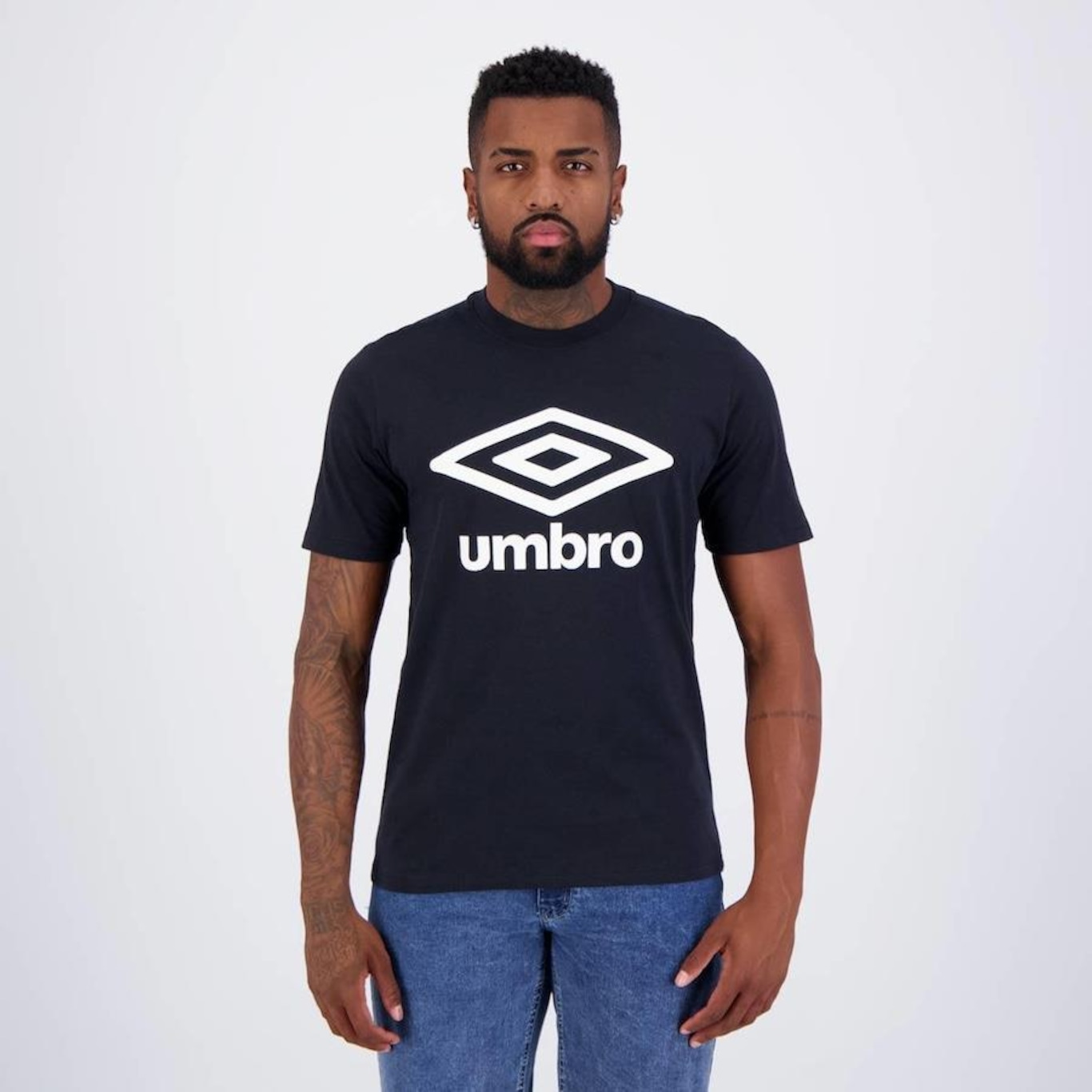 Camiseta Umbro Essential Logo - Masculina - Foto 1