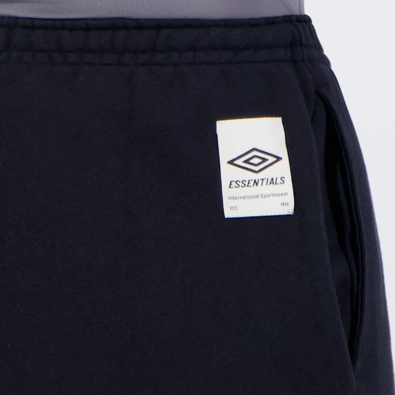 Calça Umbro Essential Comfy - Masculina - Foto 5