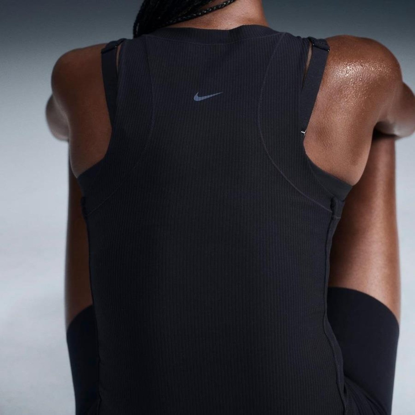 Camiseta Regata Nike Dri-Fit Feminina - Foto 4