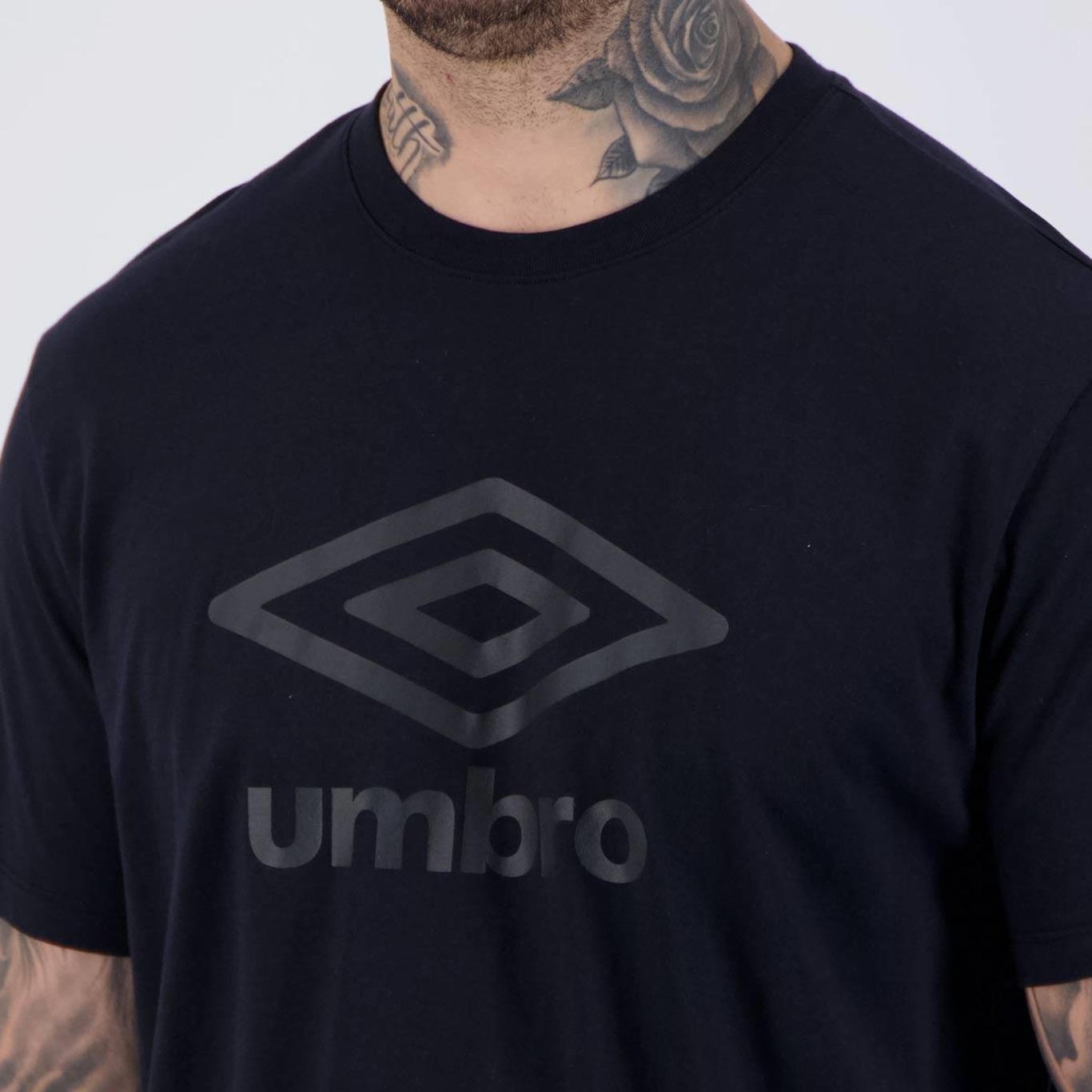 Camiseta Umbro Essential Comfy - Masculina - Foto 5