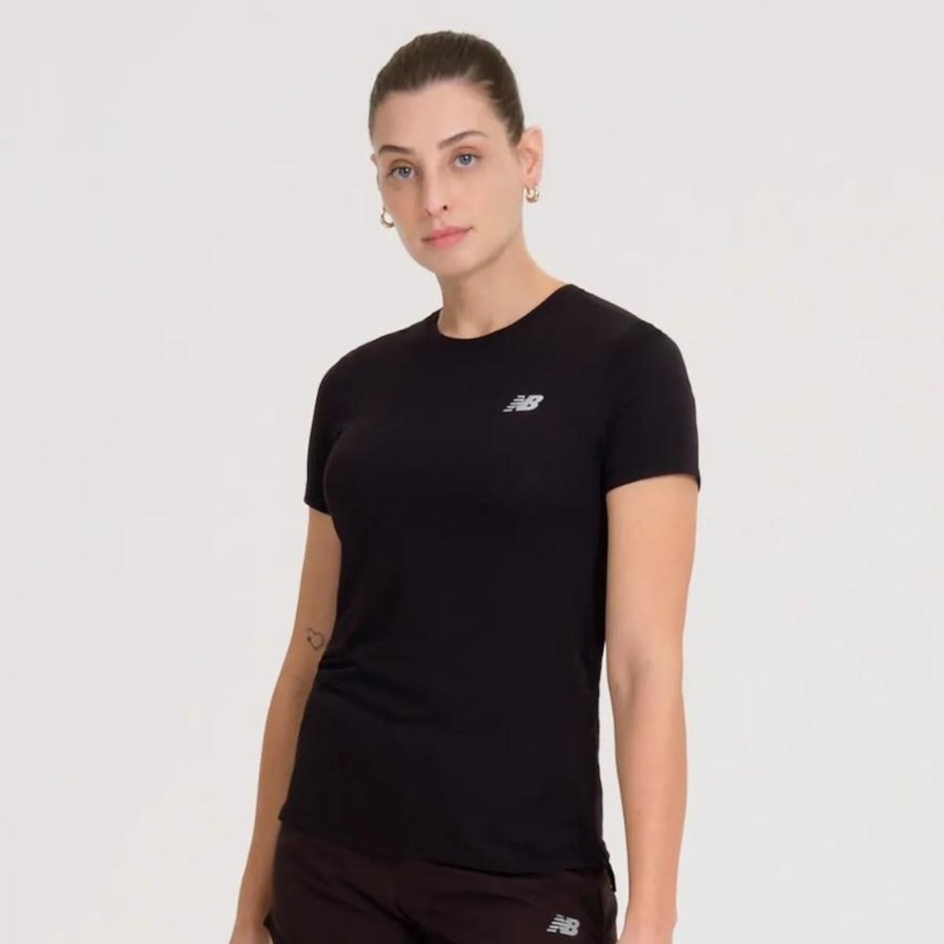 Camiseta New Balance Sport Essentials - Feminina - Foto 4