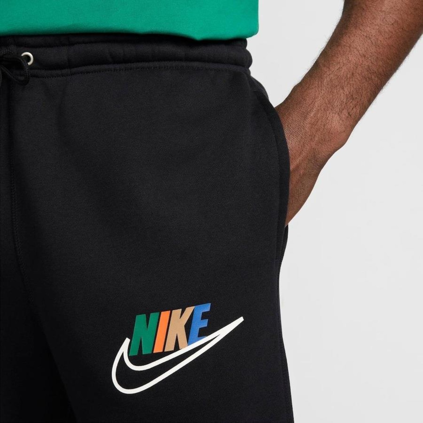 Calça Nike Club Futura - Masculina - Foto 3