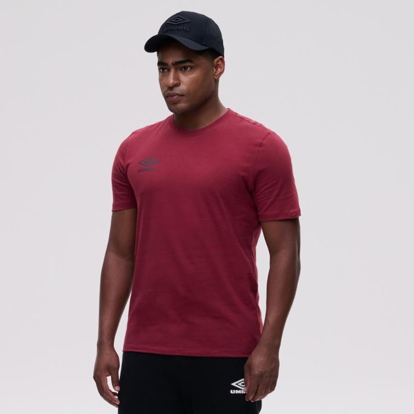 Camiseta Umbro Essential - Masculina - Foto 2