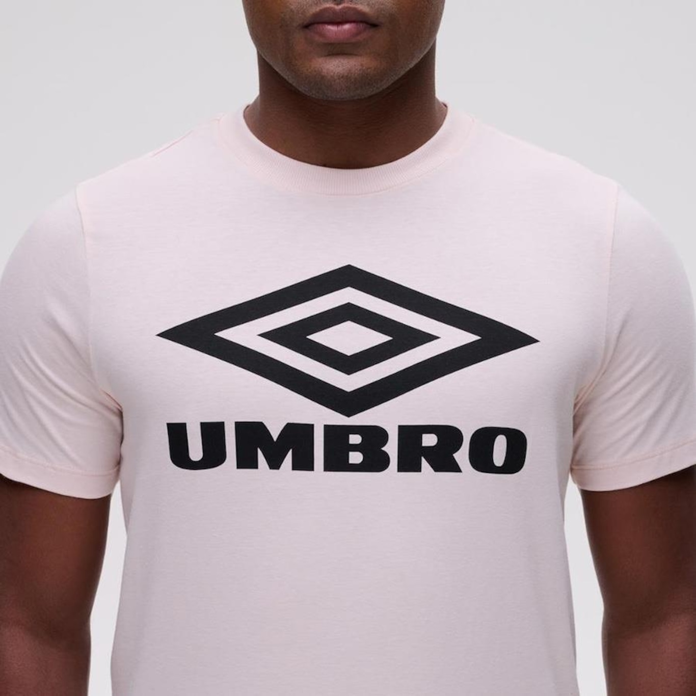 Camiseta Umbro Large Logo Duo - Masculina - Foto 4