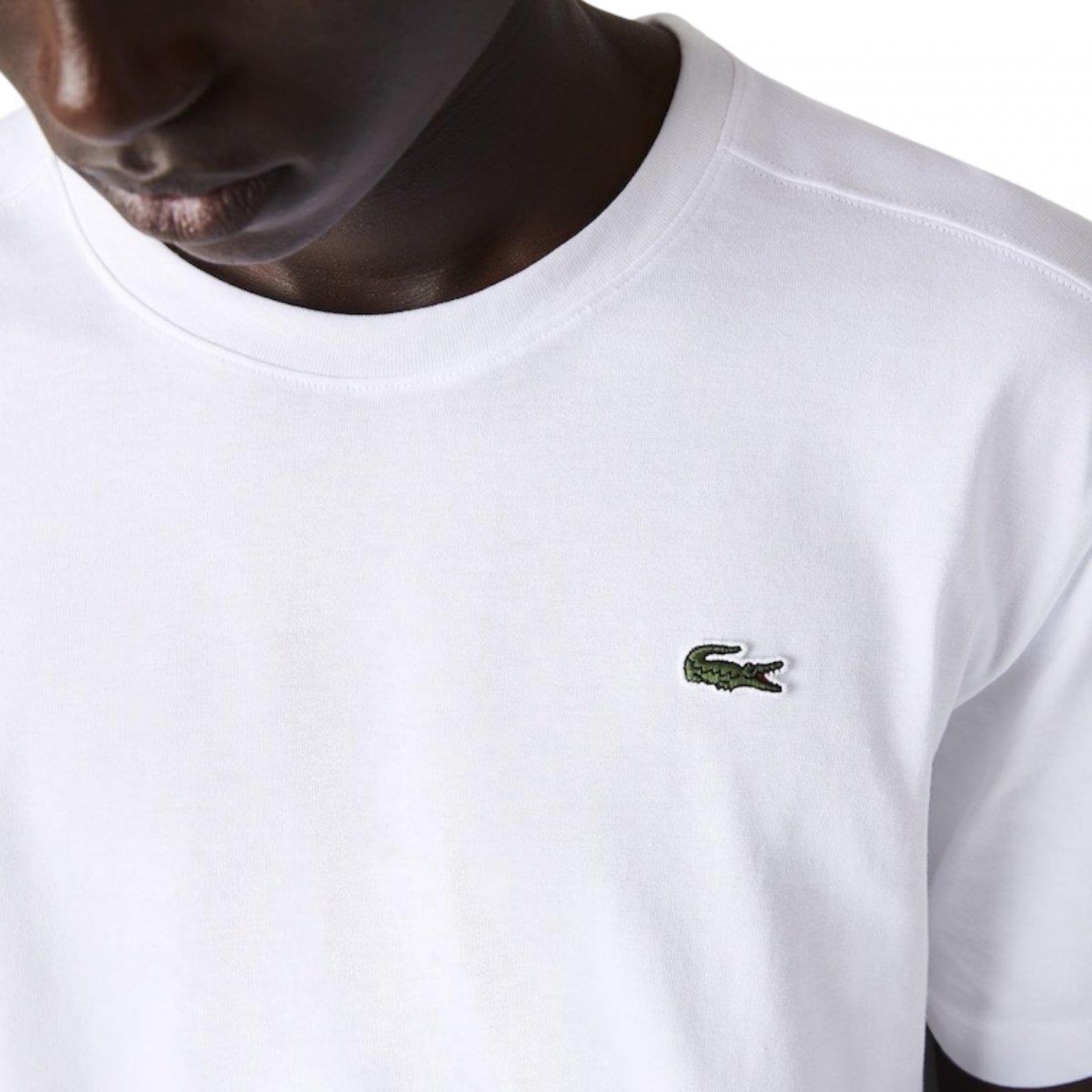 Camiseta Lacoste Básica Masculina - Foto 2