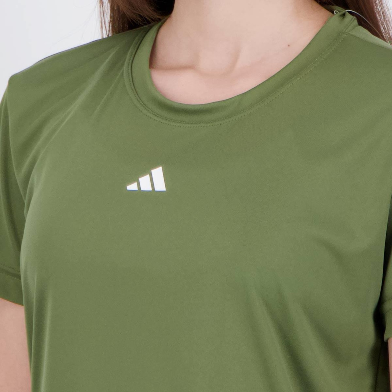 Camiseta adidas Basic Treino - Feminina - Foto 6