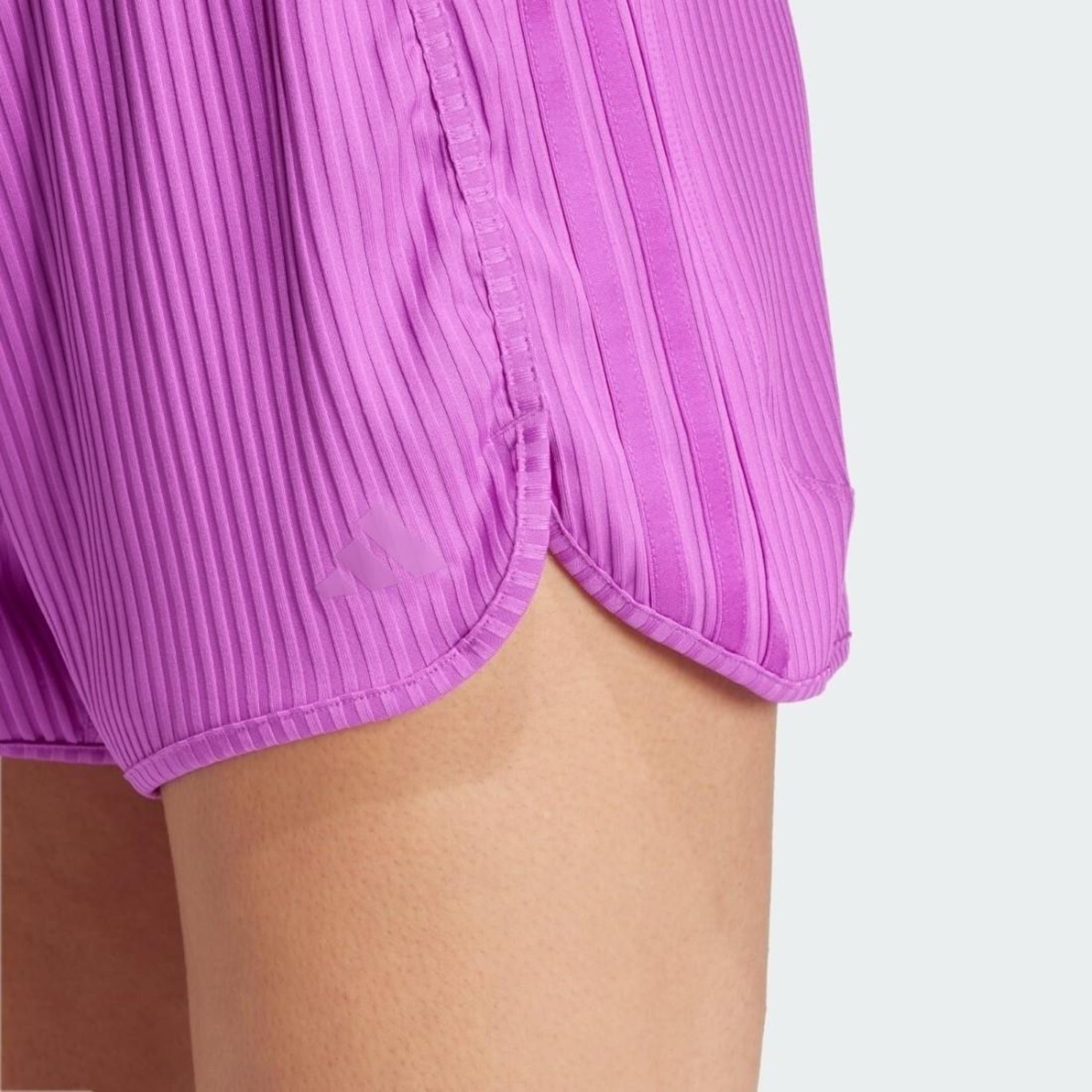 Shorts adidas Treino Pacer - Feminino - Foto 3