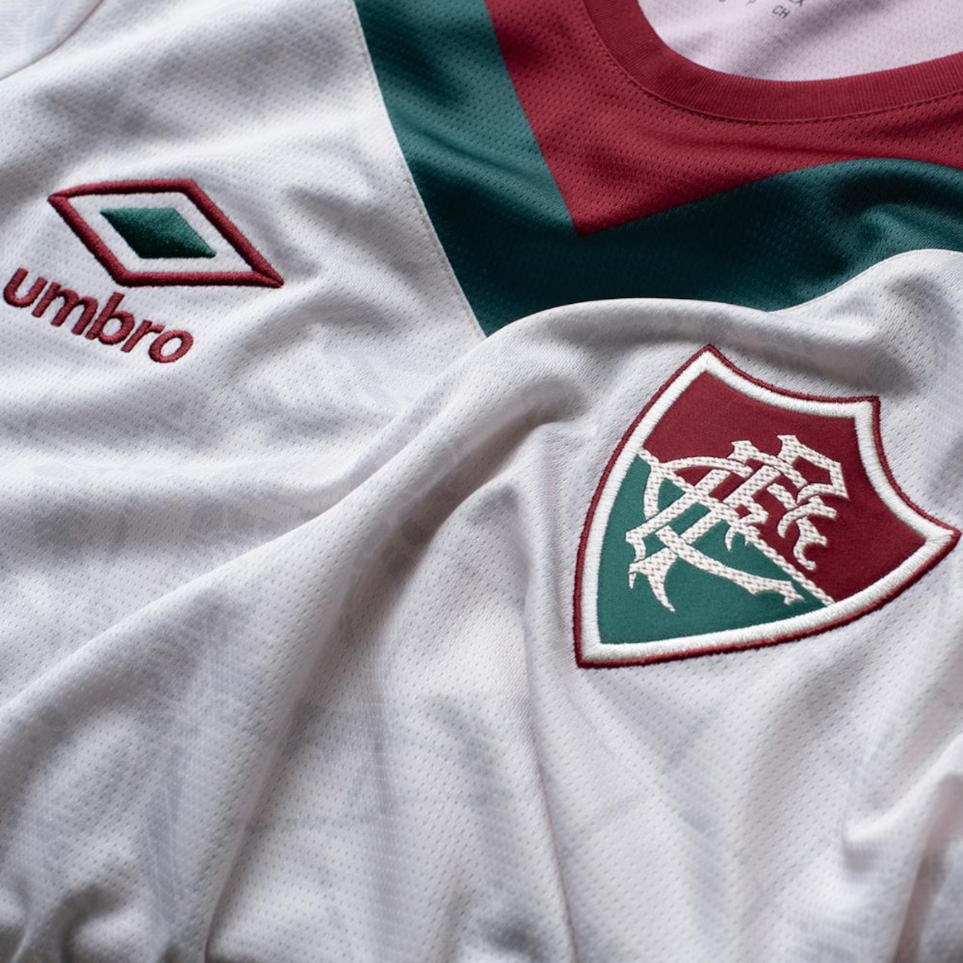 Camisa do Fluminense 3 2024 Oficial Umbro Torcedora - Feminina - Foto 4