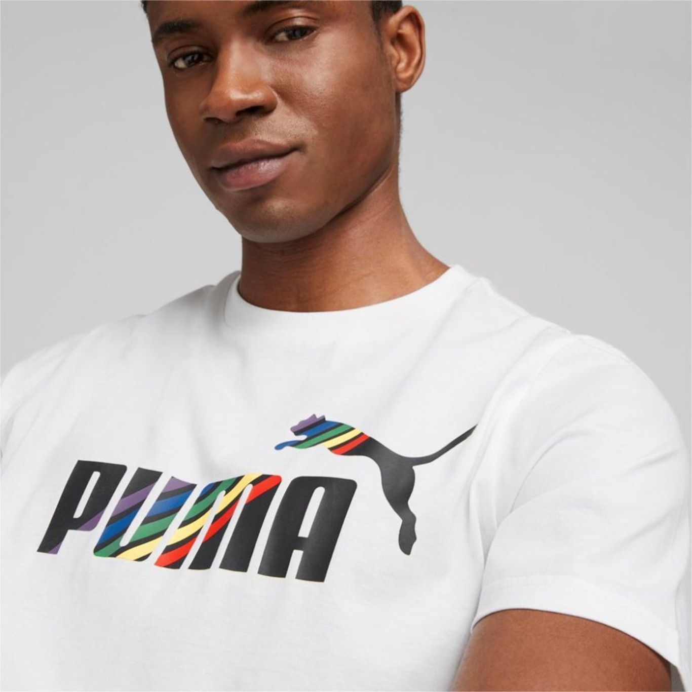 Camiseta Puma Ess+ Love Is Love - Masculina - Foto 2