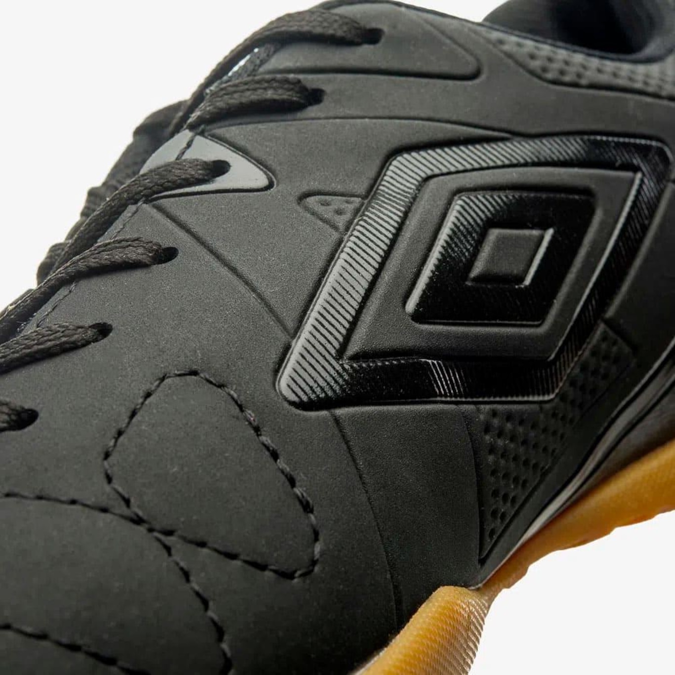 Chuteira Futsal Umbro Attak Eternal - Adulto - Foto 6