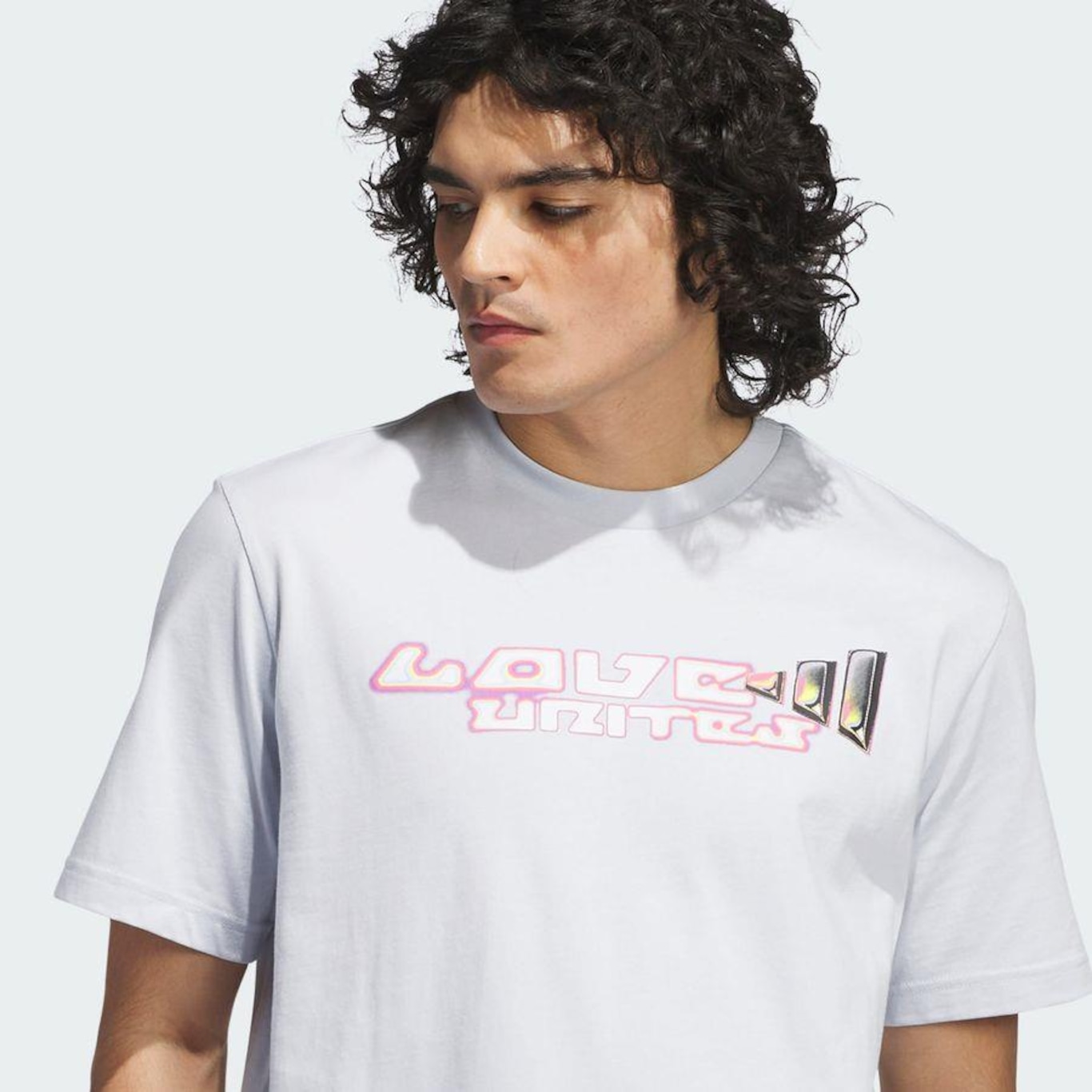 Camiseta Estampada Pride adidas - Masculina - Foto 6