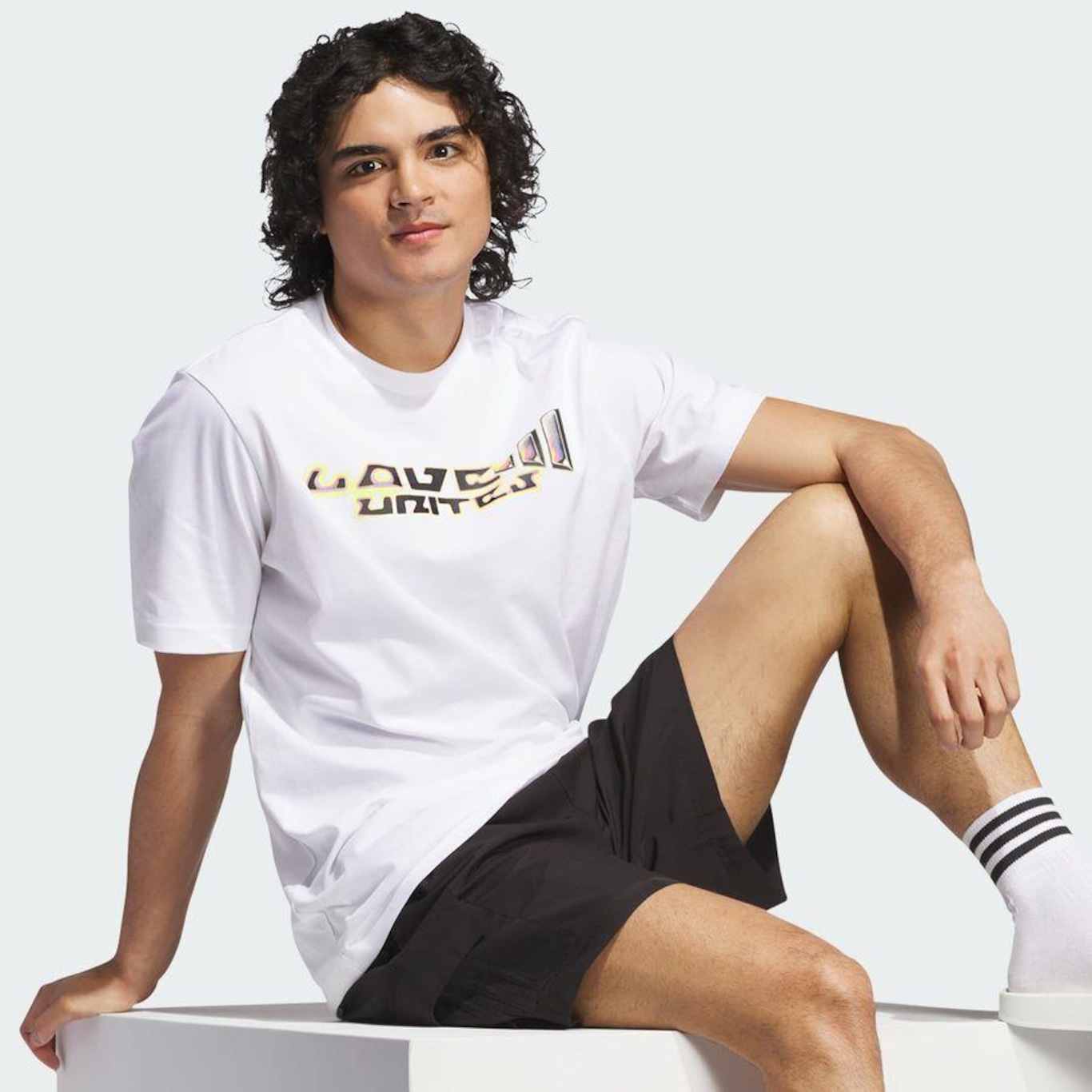 Camiseta Estampada Pride adidas - Masculina - Foto 6