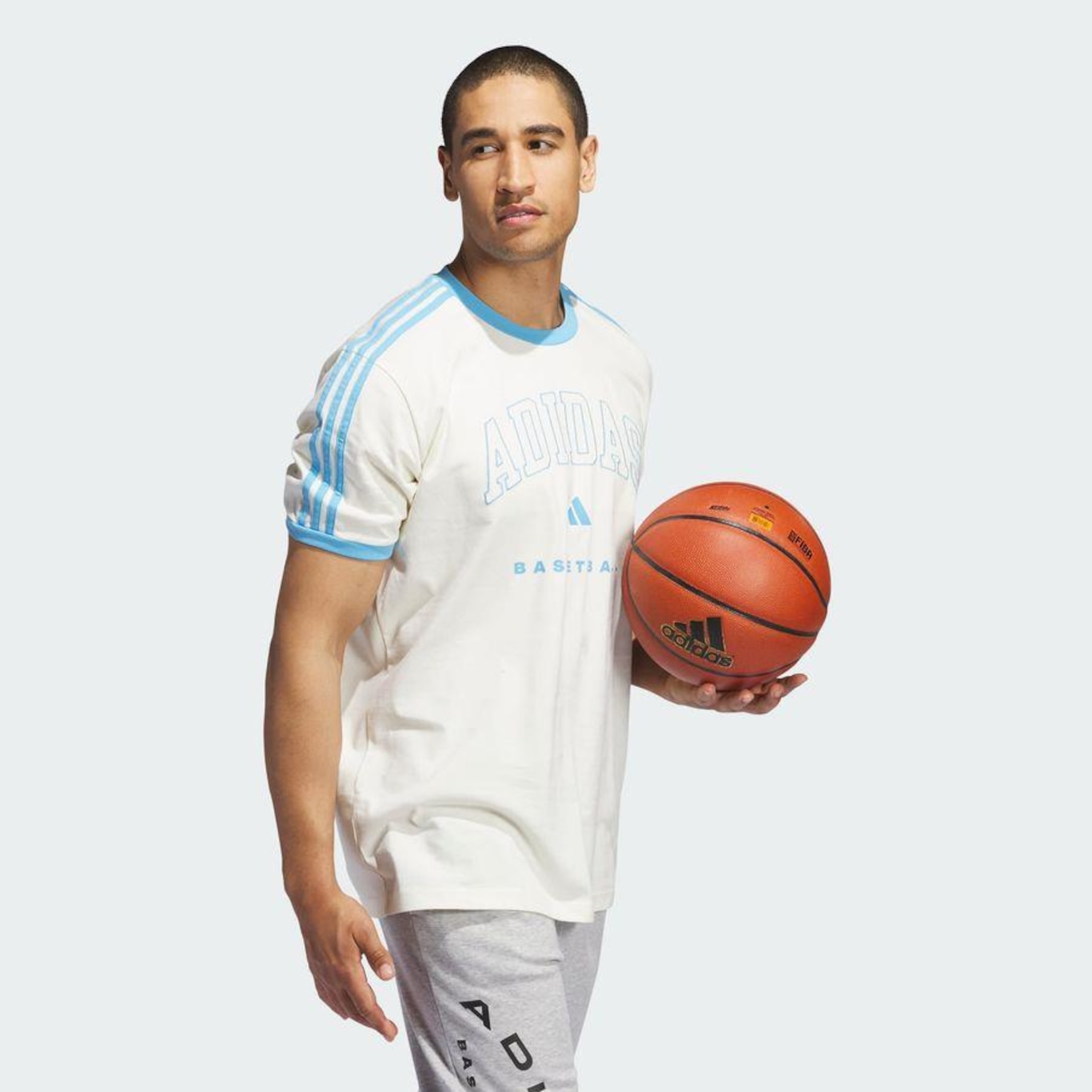 Camiseta Estampada Ringer Basketball adidas - Masculina - Foto 5