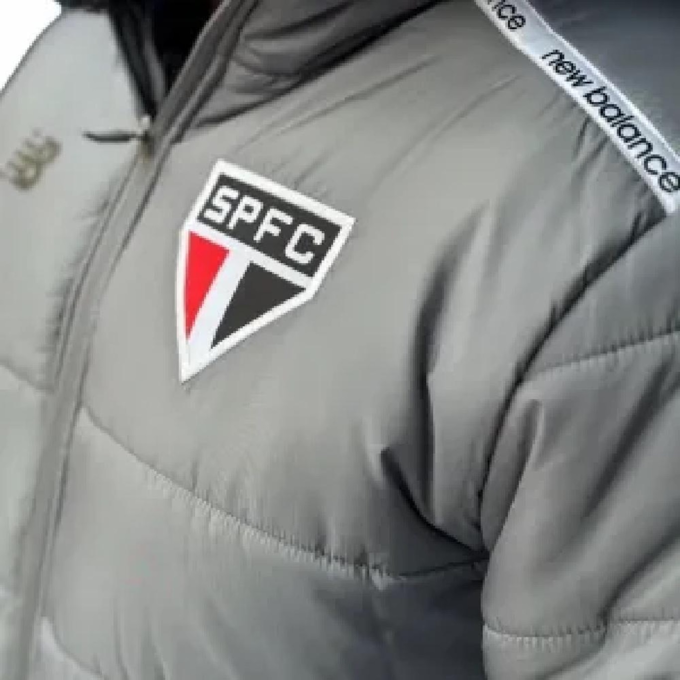 Jaqueta do São Paulo Parka Puffer New Balance Masculina - Foto 6