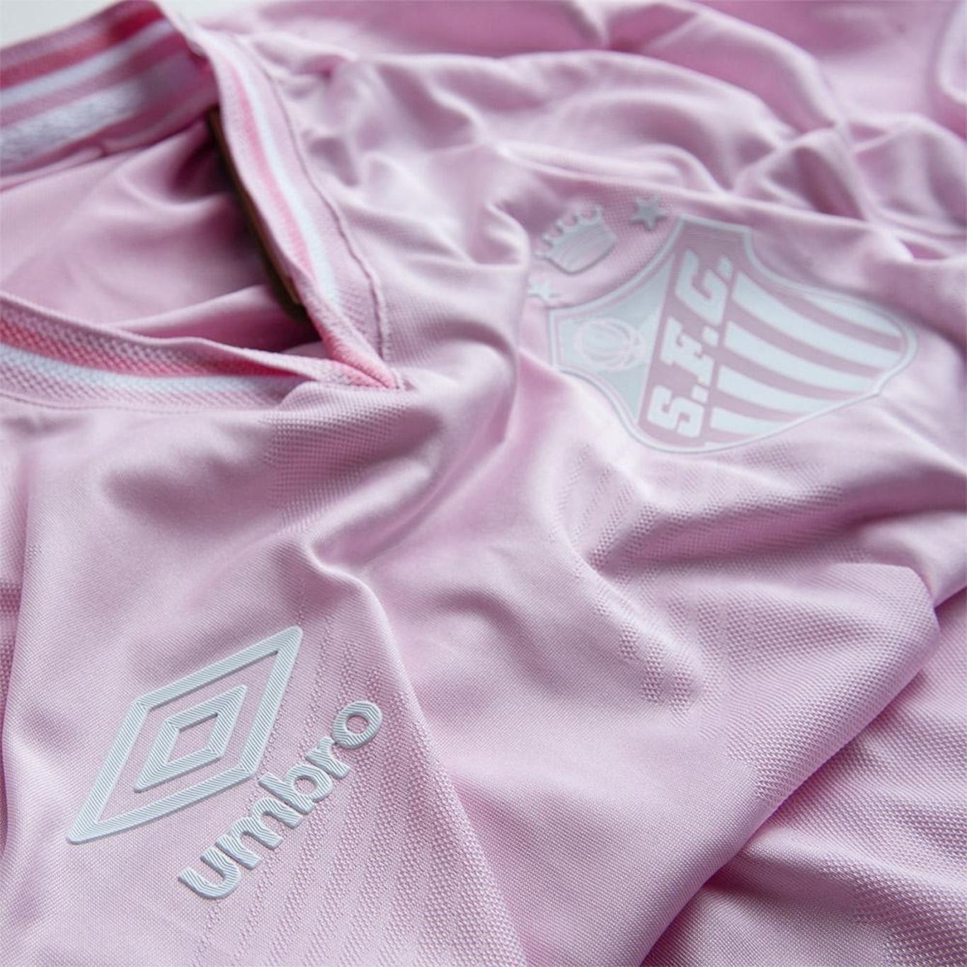 Camisa do Santos Outubro Rosa 2024 Umbro - Infantil - Foto 4