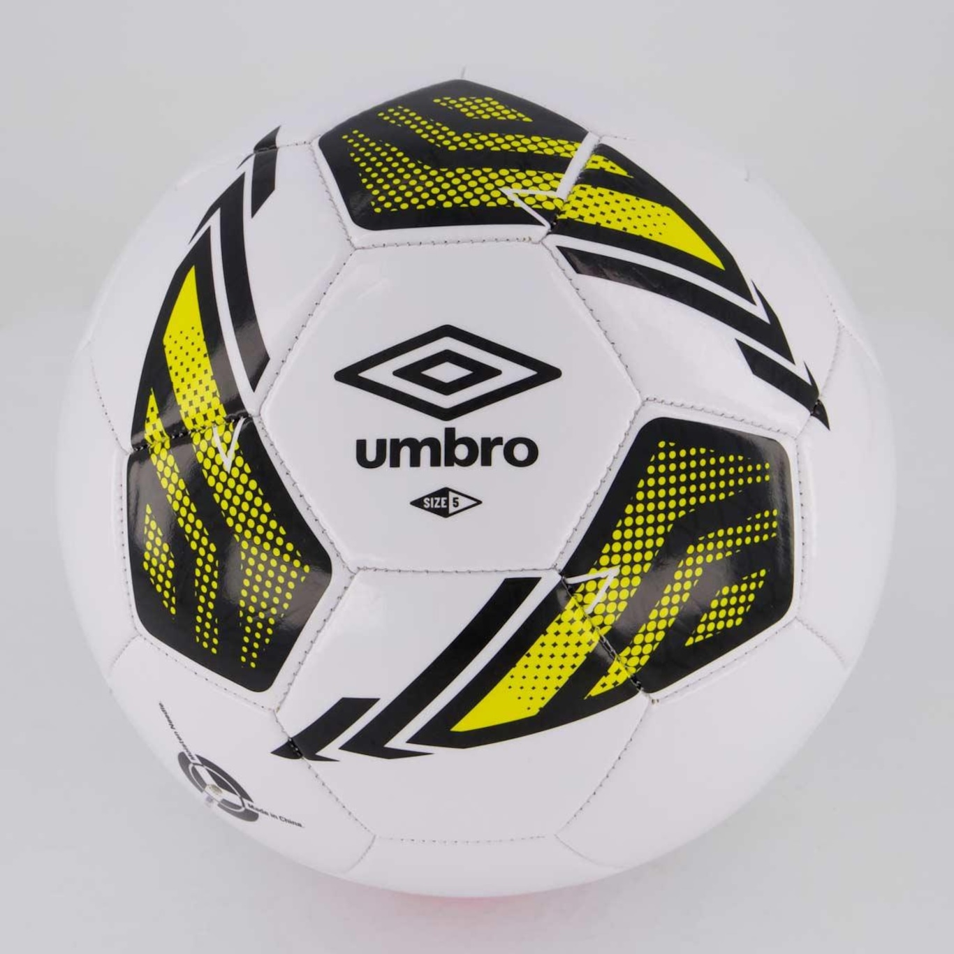 Bola de Futebol de Campo Umbro Scorpion Recreation - Foto 1