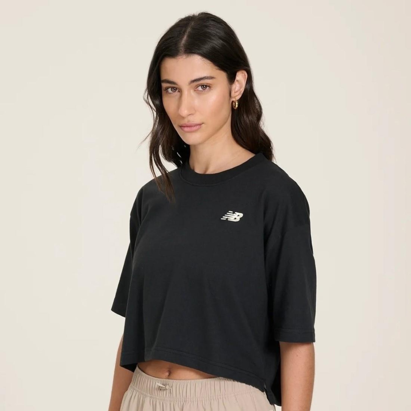 Camiseta Cropped New Balance Small Logo - Feminina - Foto 2