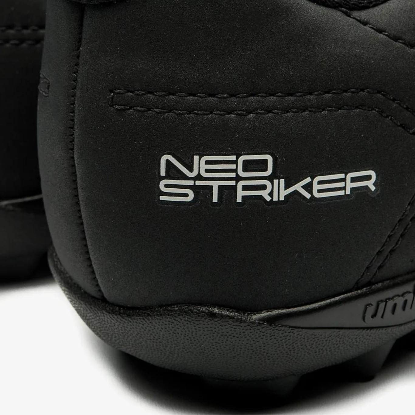 Chuteira Society Umbro Neo Striker - Adulto - Foto 5