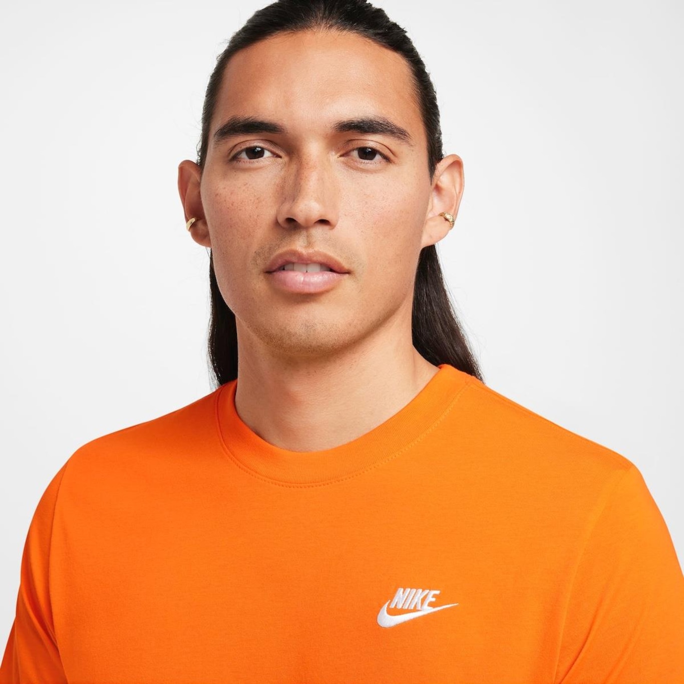 Camiseta Nike Sportwear Club - Masculina - Foto 3