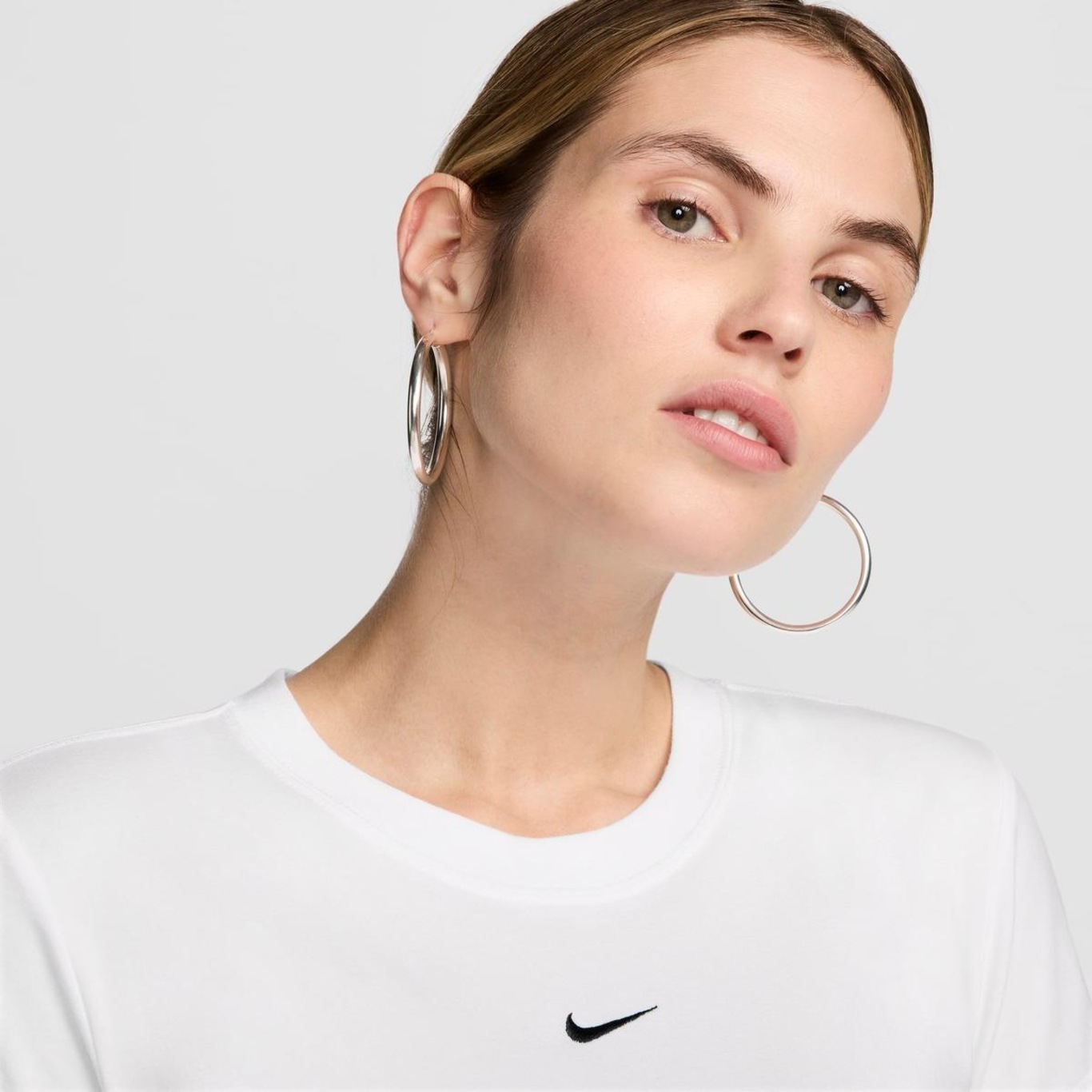 Camiseta Nike Sportswear Chill Knit Feminina - Foto 3