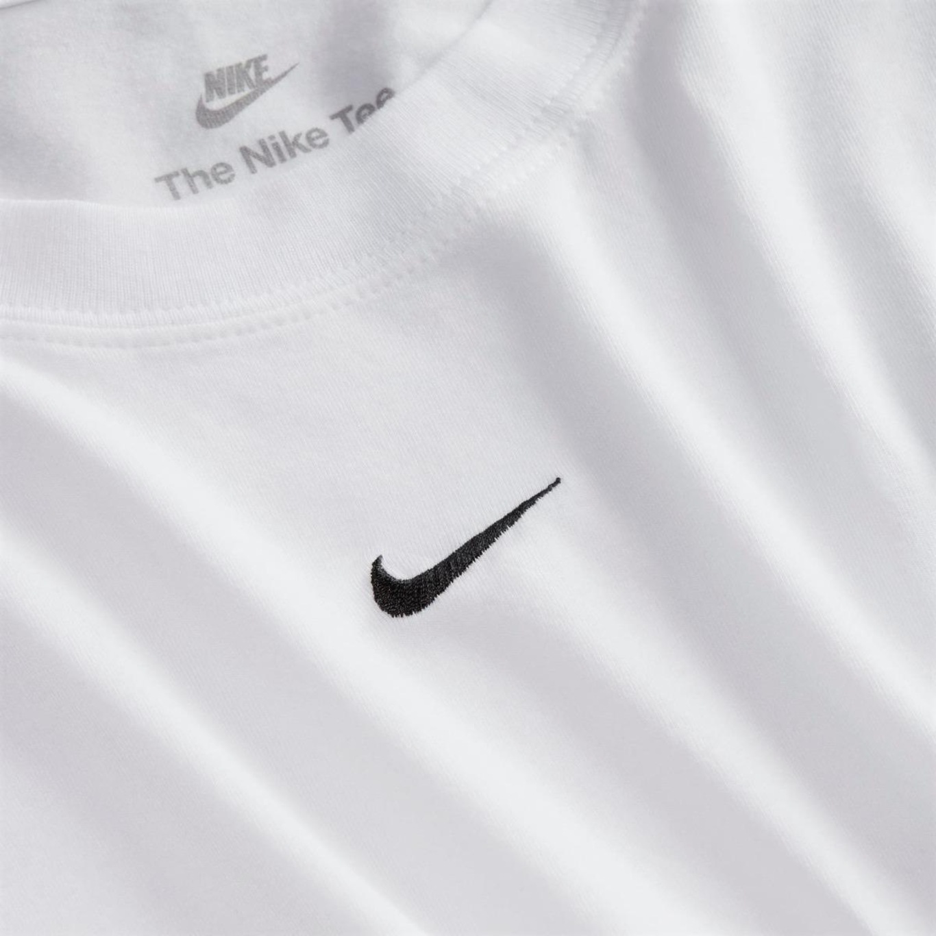 Camiseta Nike Sportswear Chill Knit Feminina - Foto 6