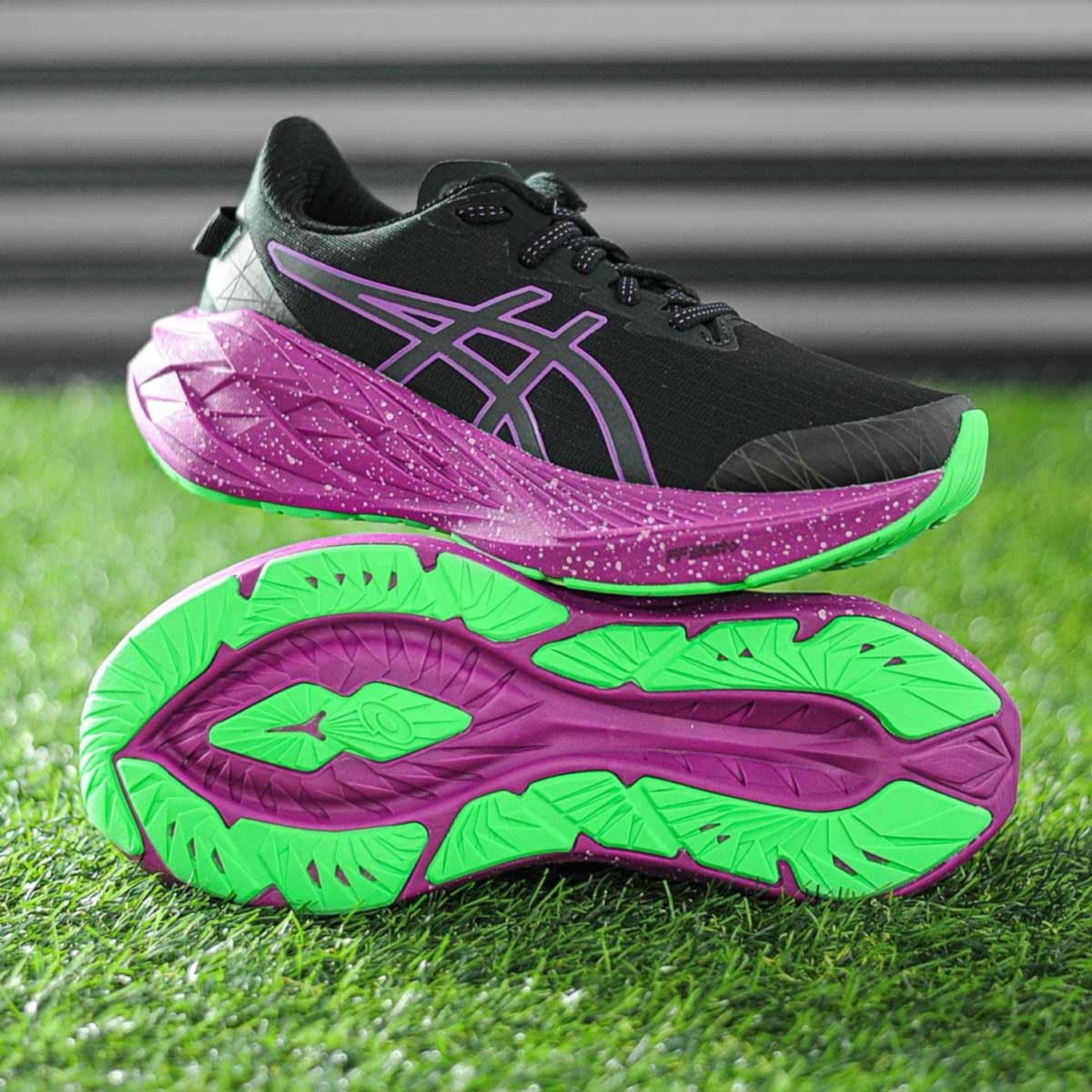 Tênis Asics Novablast 4 Lite Show - Feminino - Foto 6