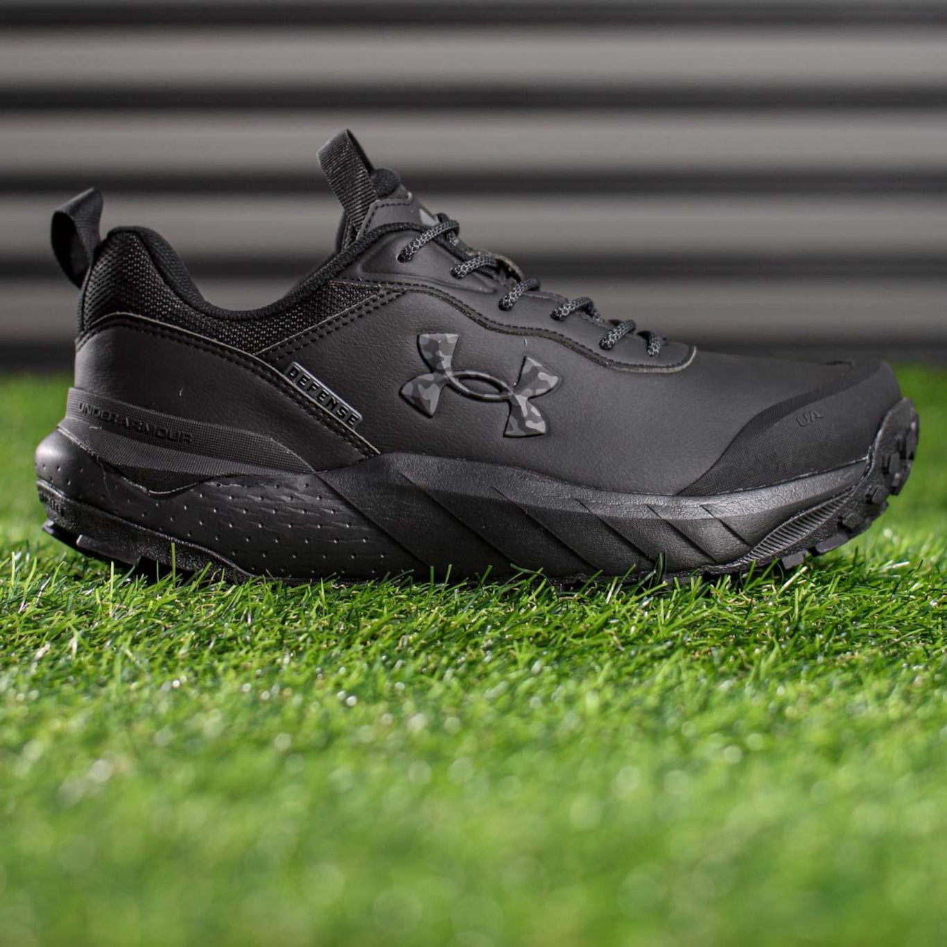 Tênis Under Armour Trilha Defense Low - Masculino - Foto 6