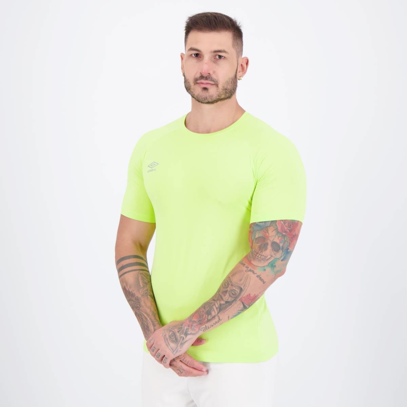 Camiseta Umbro Essential II - Masculina - Foto 3