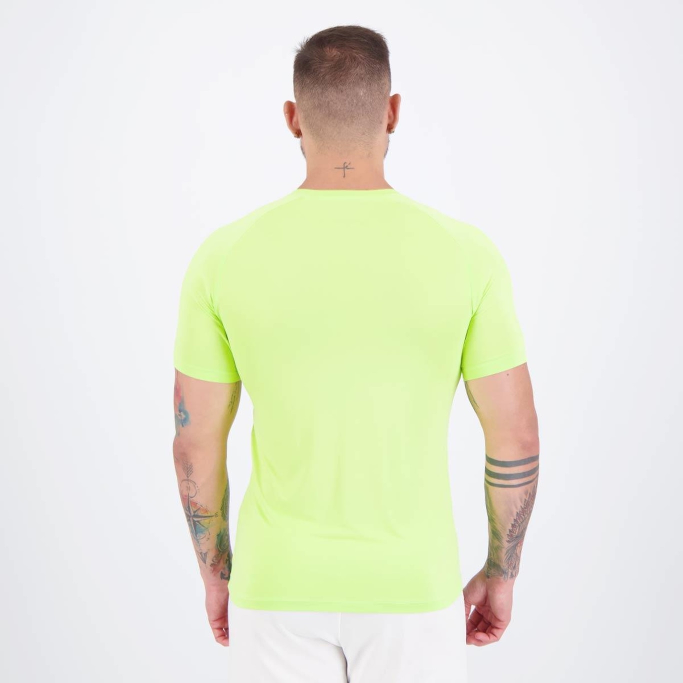 Camiseta Umbro Essential II - Masculina - Foto 4