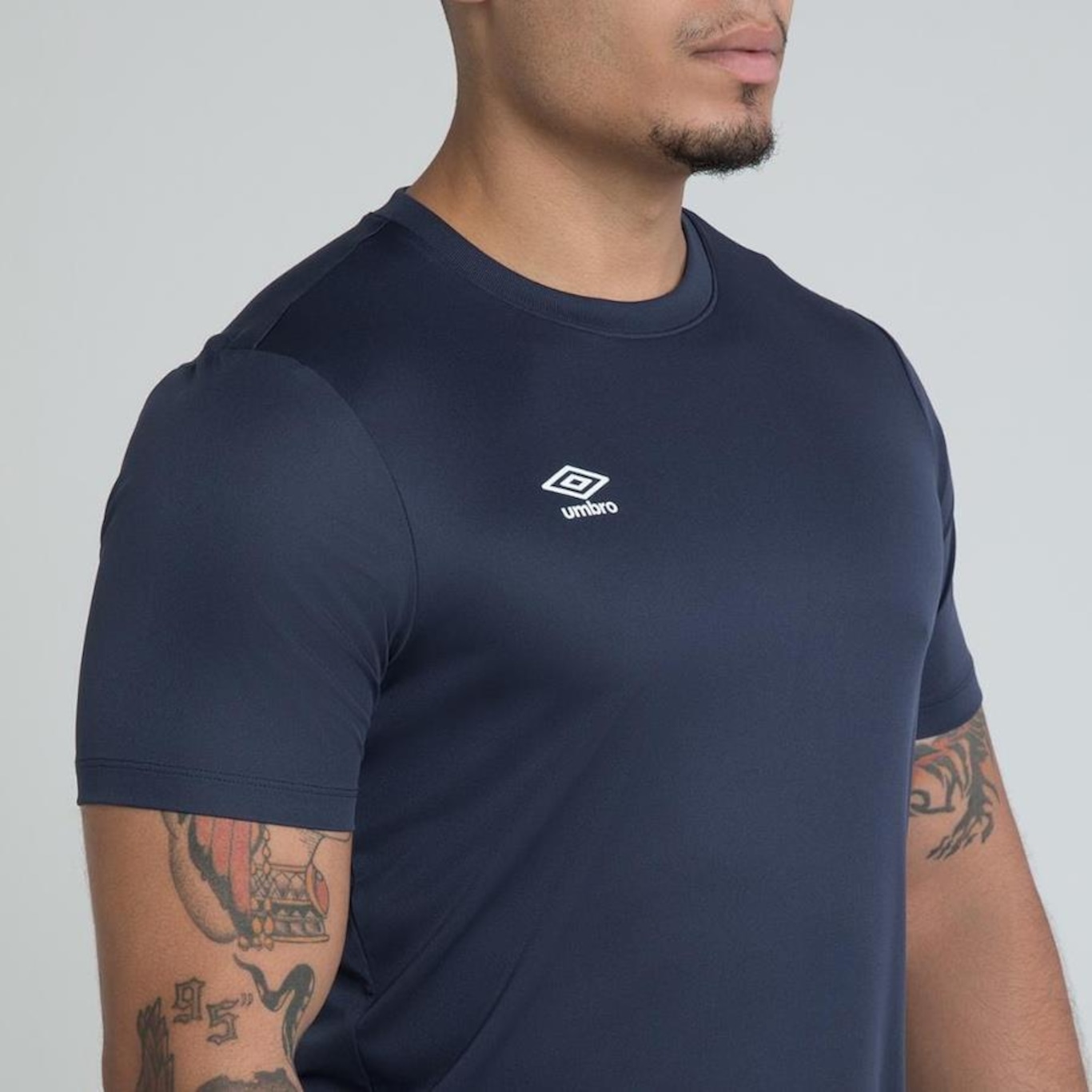 Camisa Umbro Legacy - Masculina - Foto 4