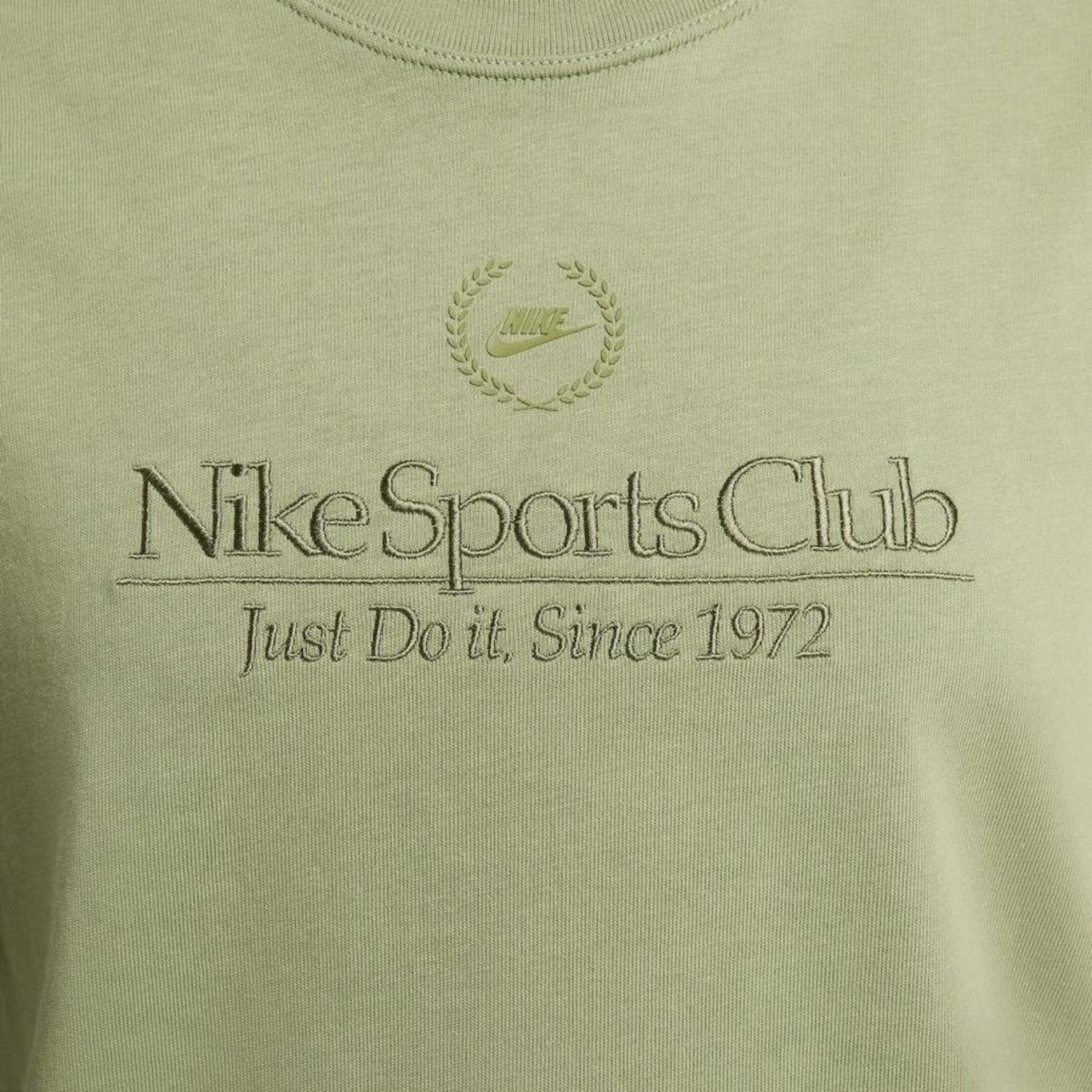 Camiseta Nike Sportswear Boxy Campus - Feminina - Foto 4