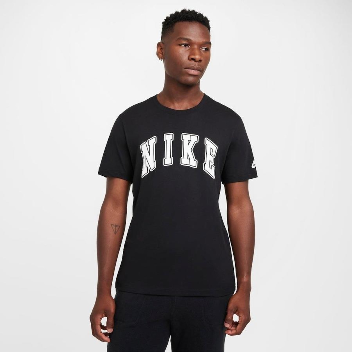 Camiseta Nike Sportswear Club - Masculina - Foto 1