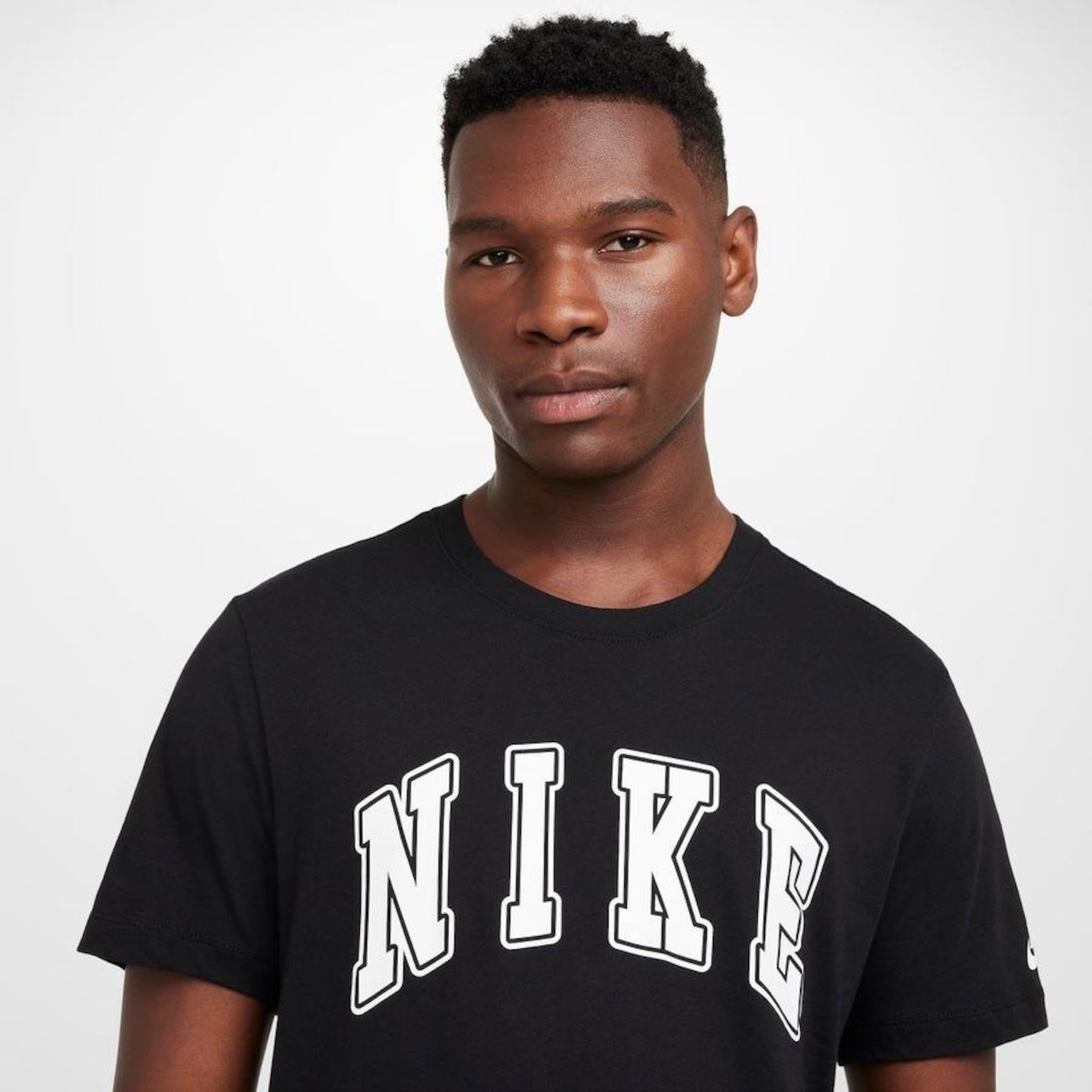 Camiseta Nike Sportswear Club - Masculina - Foto 3