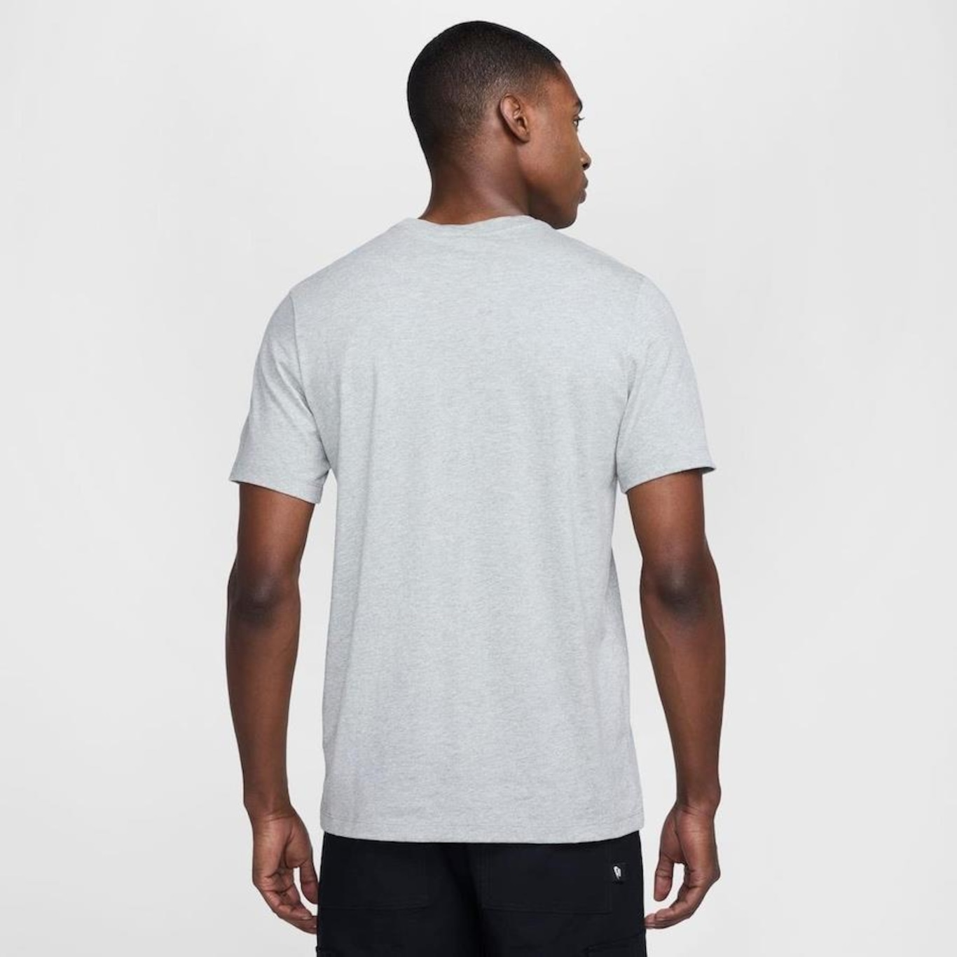 Camiseta Nike Sportswear - Masculina - Foto 2