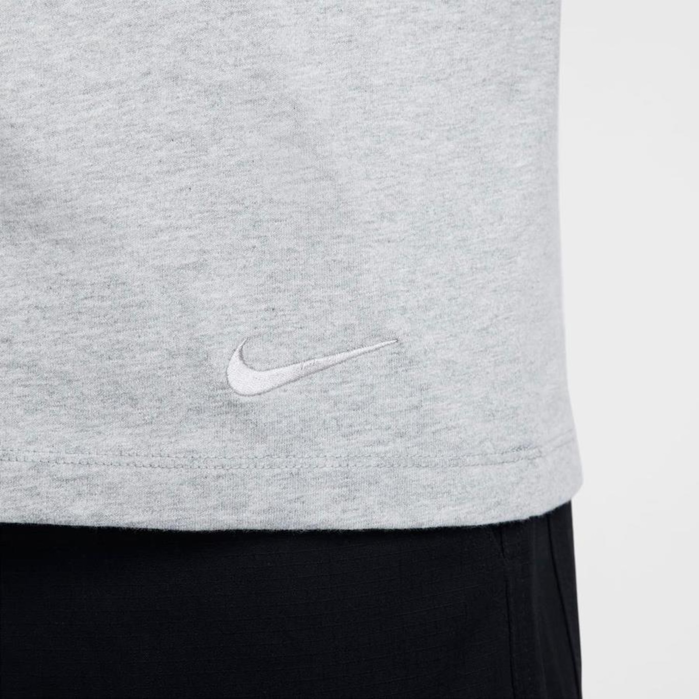 Camiseta Nike Sportswear - Masculina - Foto 4