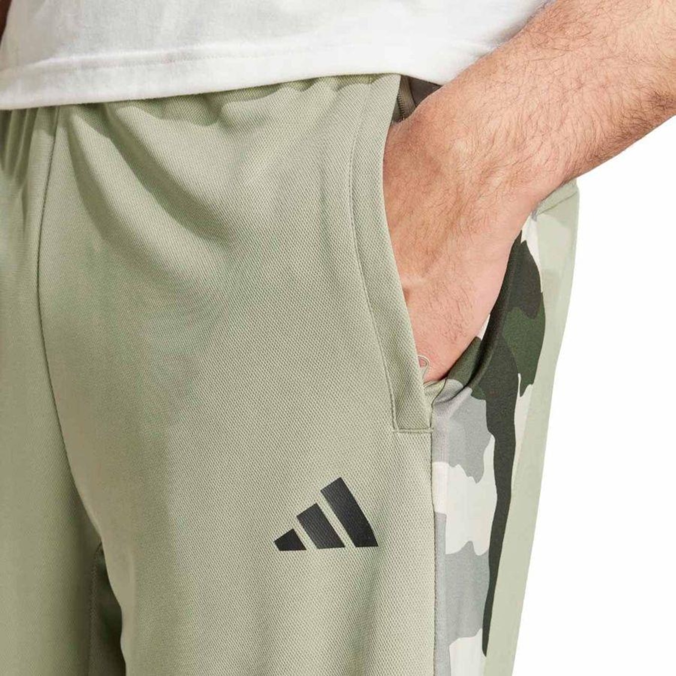 Shorts adidas Treino Camuflado - Masculino - Foto 5