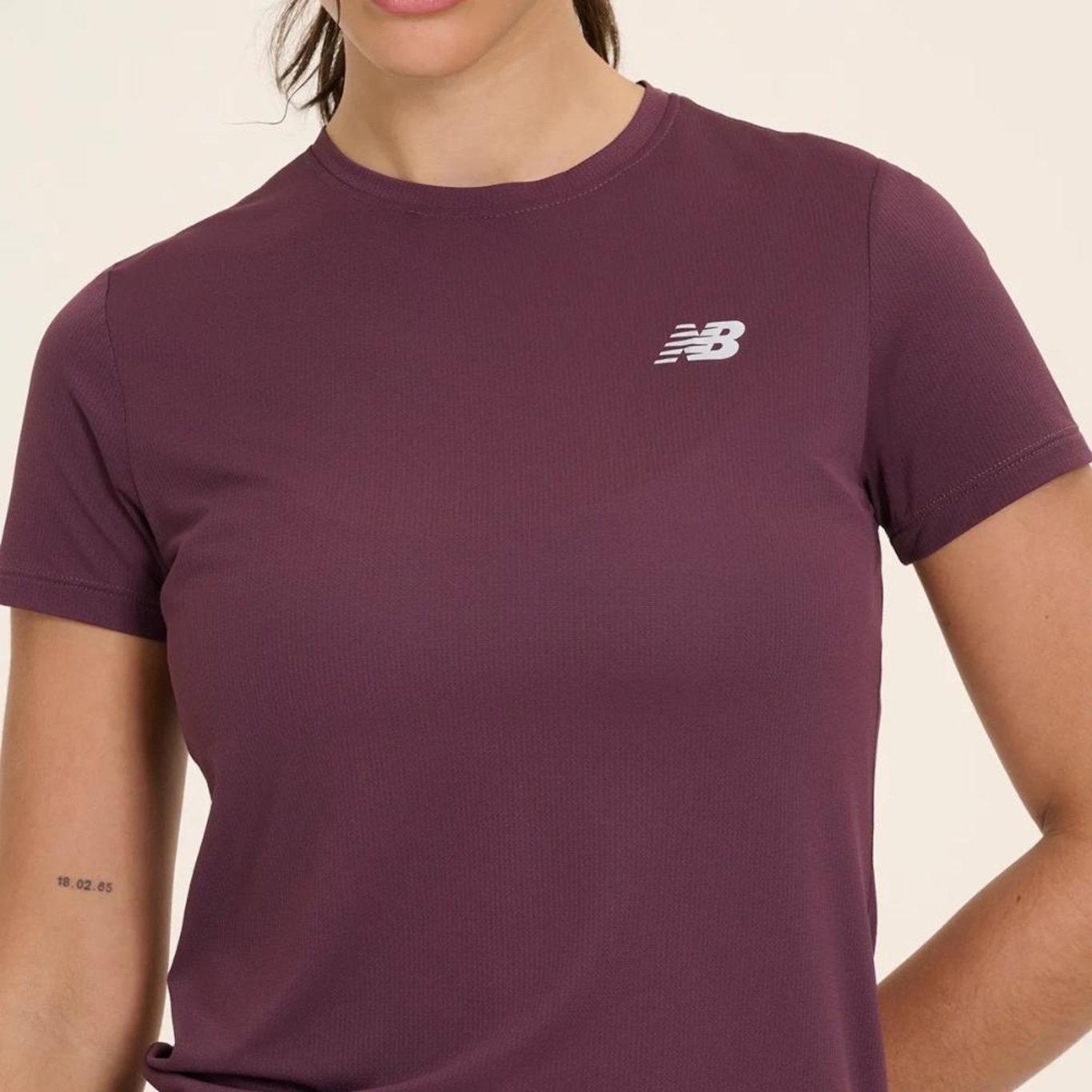 Camiseta New Balance Sport Essentials - Feminina - Foto 4