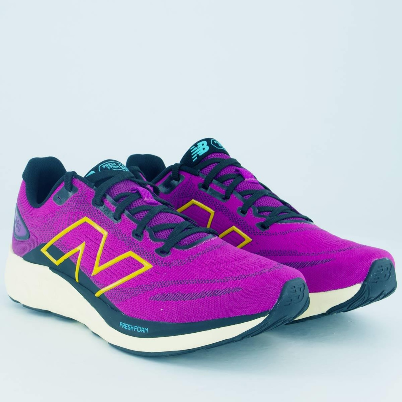 Tênis New Balance Fresh Foam 680V8 - Feminino - Foto 2